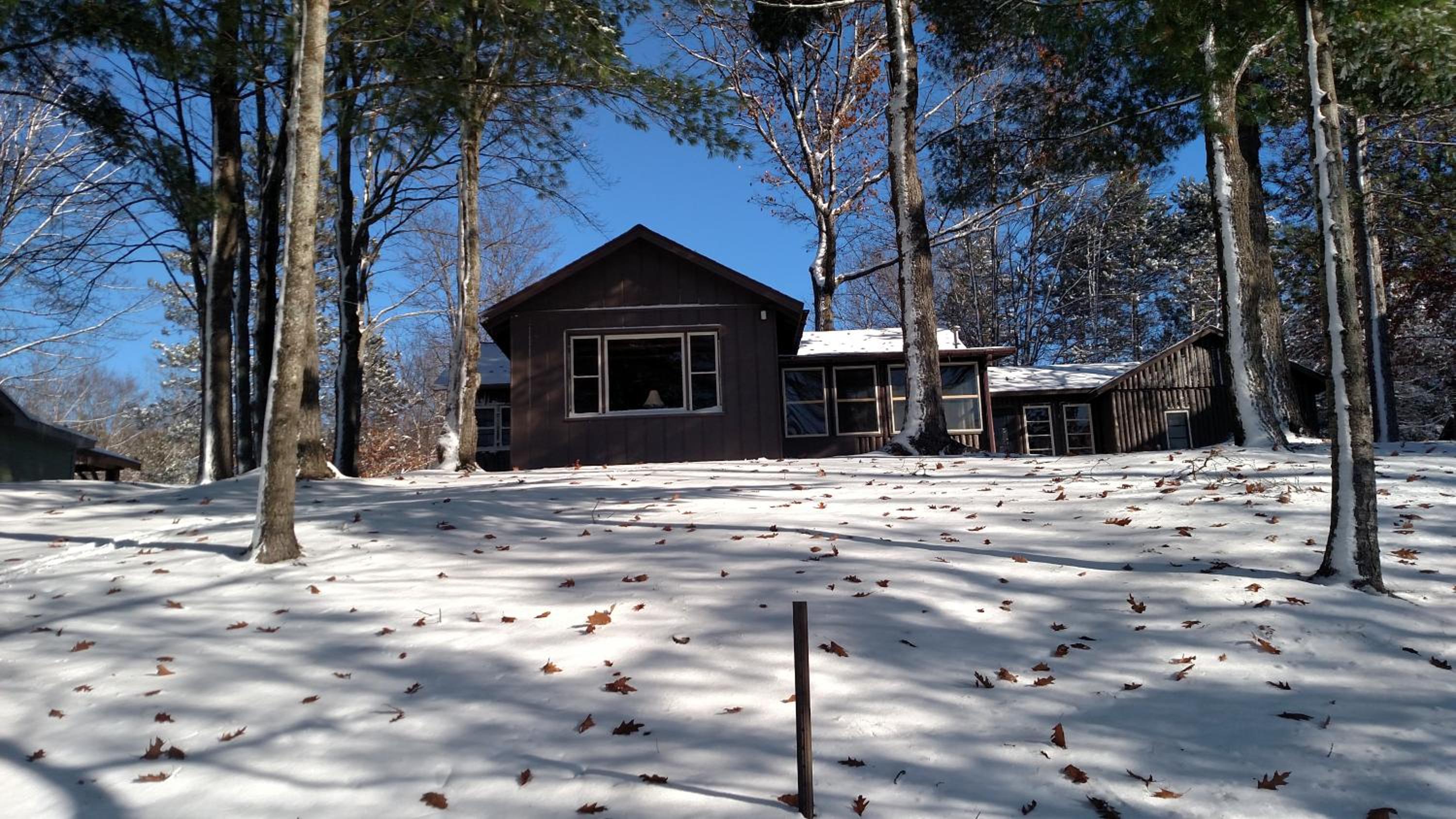 Log Cottage on Blue Lake view 4