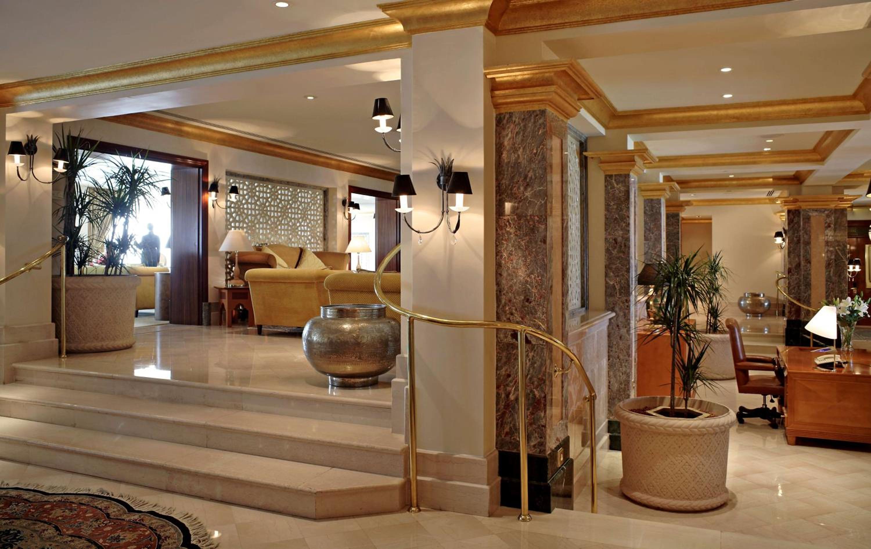 Reception & Lobby