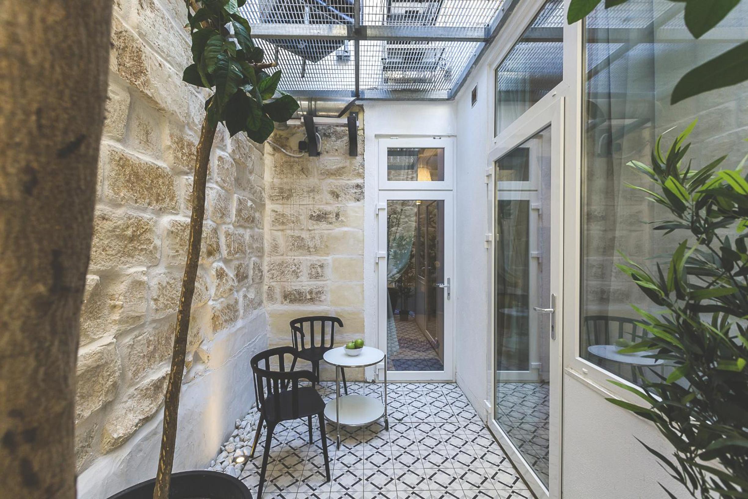 Two Pillows Boutique Hostel