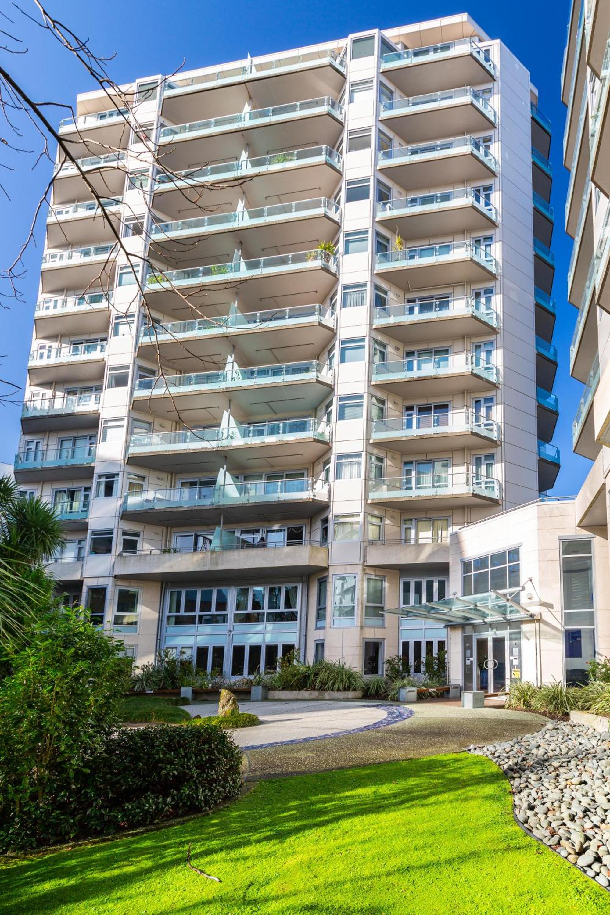 Spacious Home with Balcony Parking Zodiak Stays