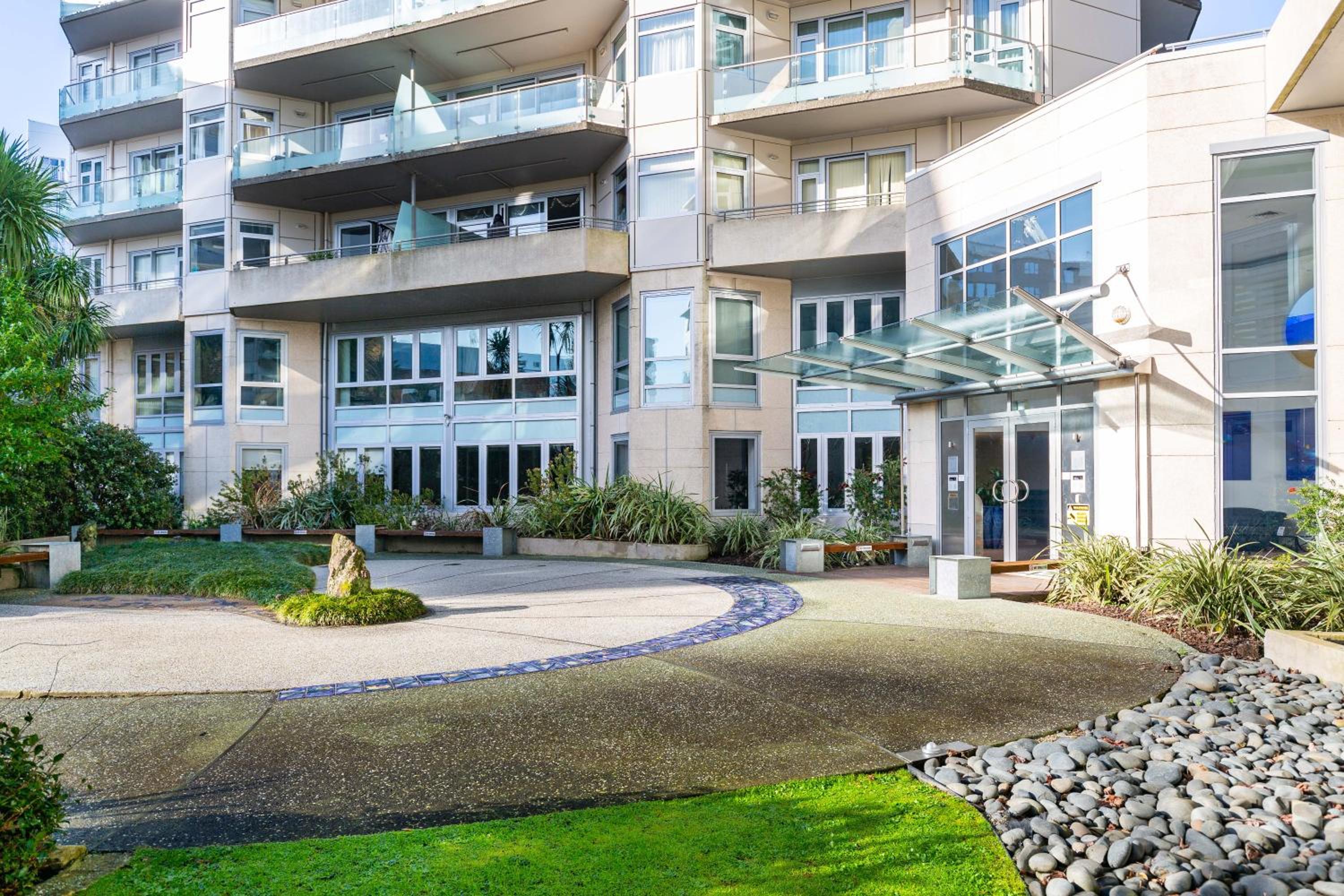 Spacious Home with Balcony Parking Zodiak Stays