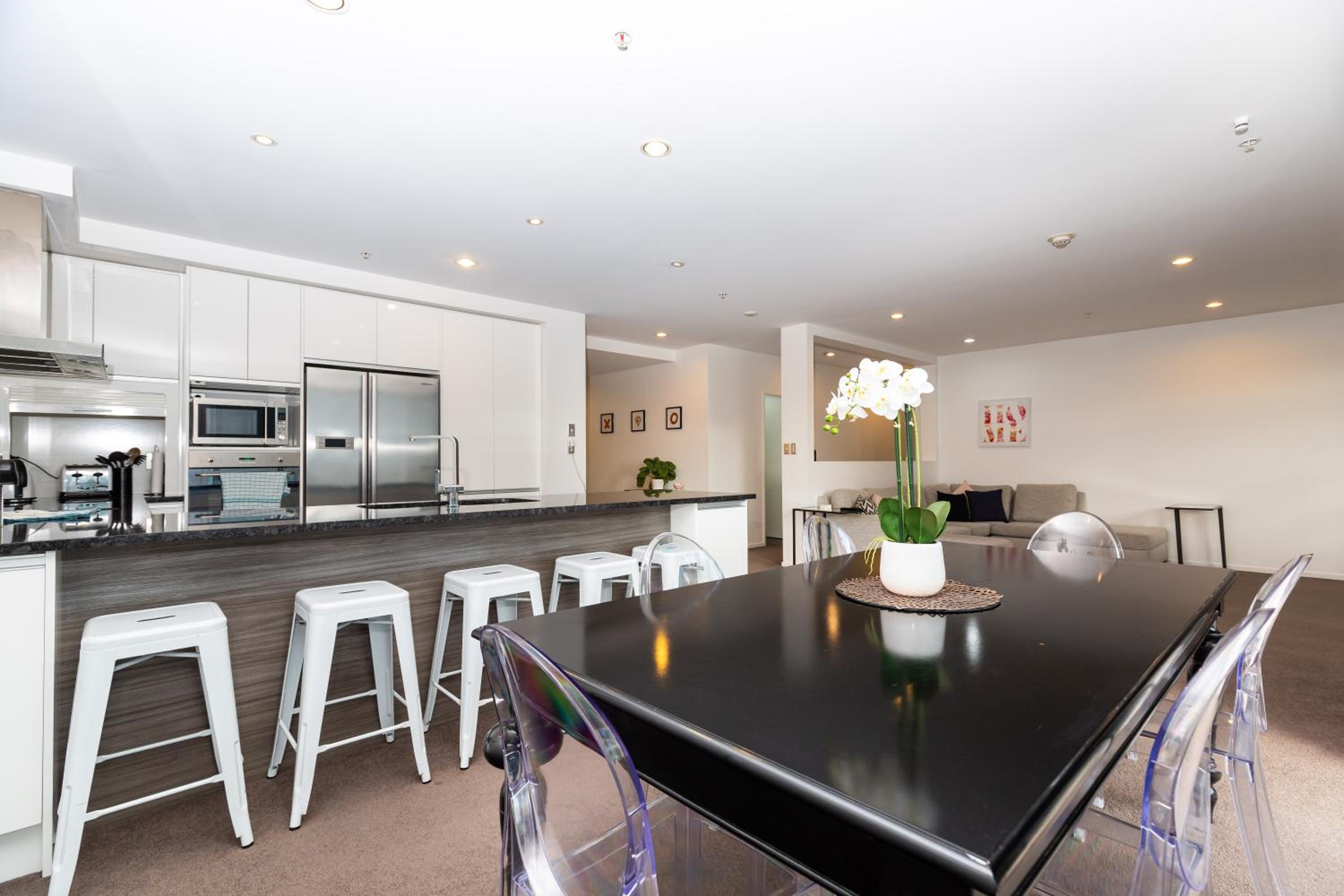 Spacious Home with Balcony Parking Zodiak Stays
