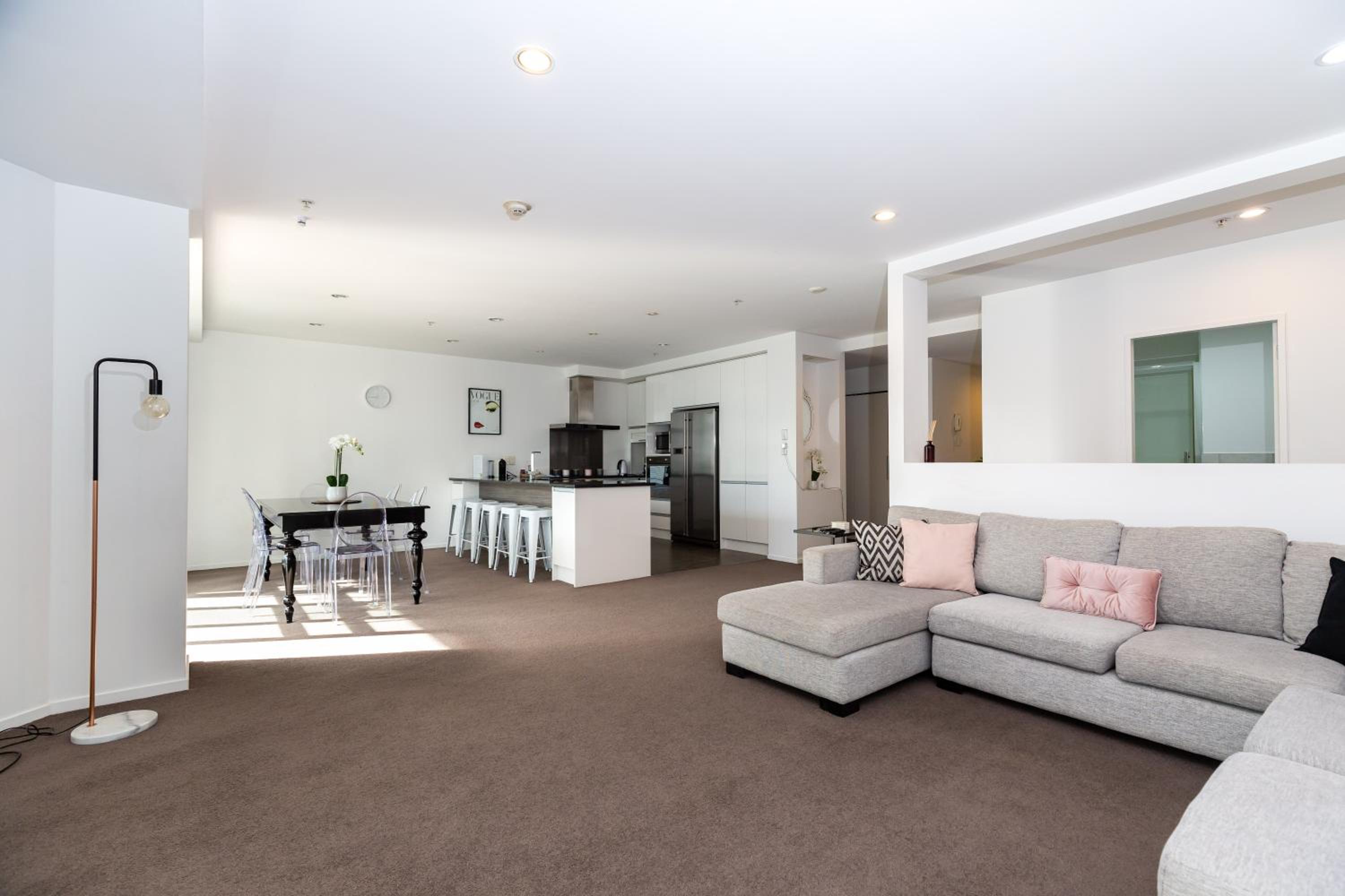 Spacious Home with Balcony Parking Zodiak Stays