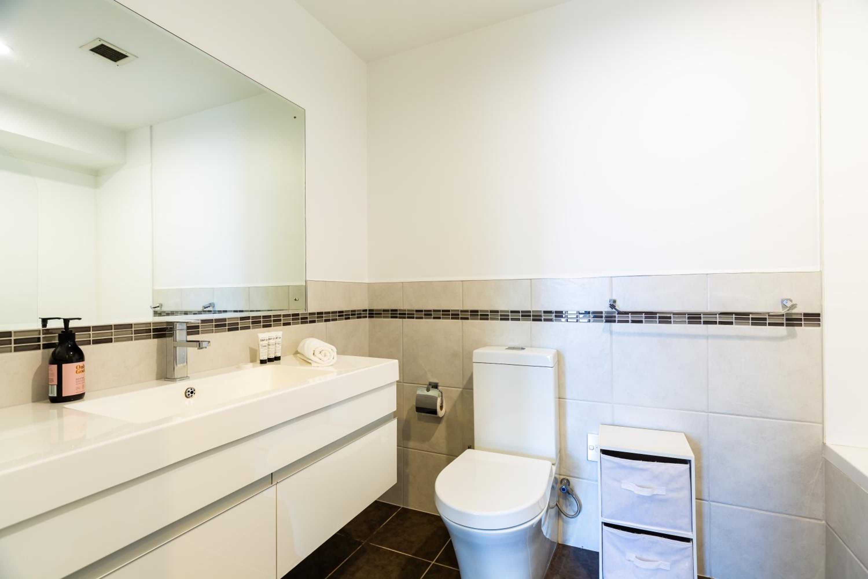 Spacious Home with Balcony Parking Zodiak Stays