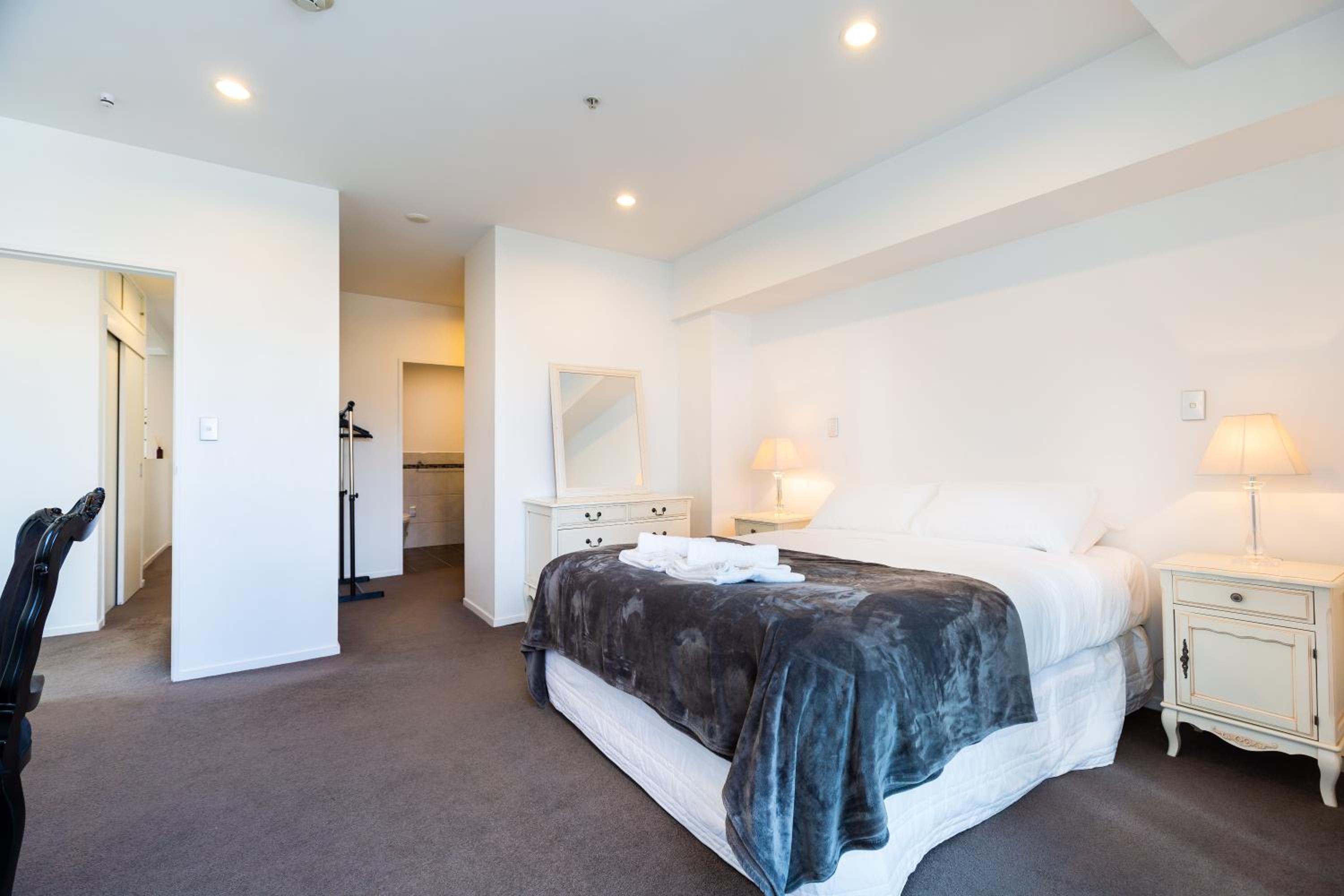 Spacious Home with Balcony Parking Zodiak Stays