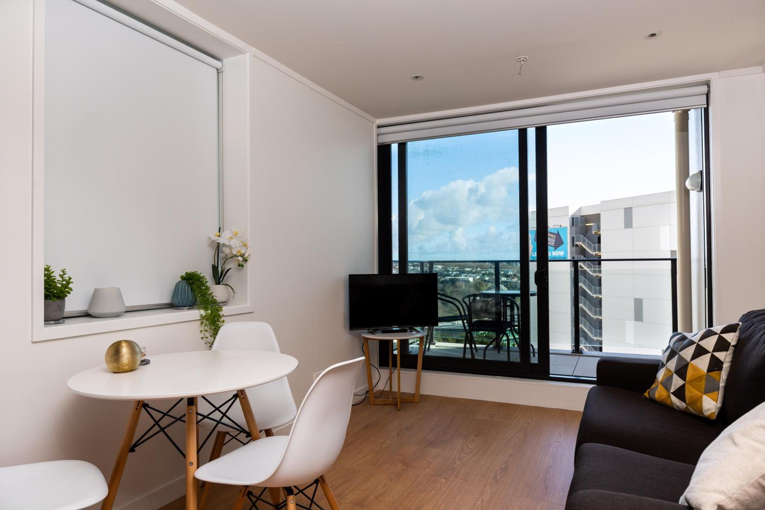 Brand New Auckland Apartment view 5