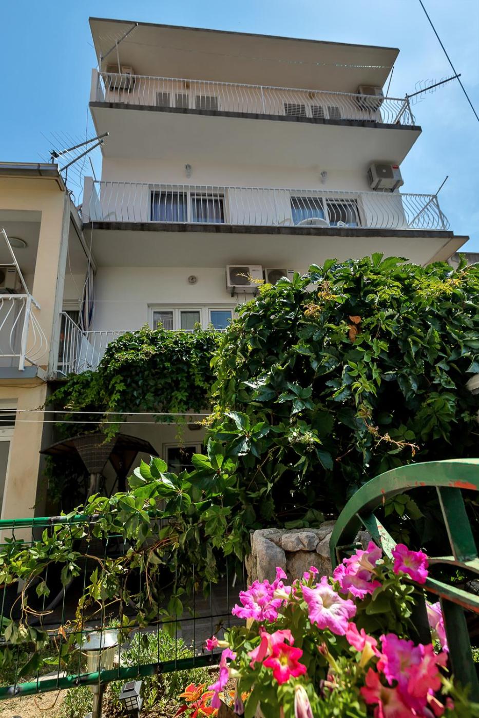 Hotel Ana Apartment - Image 1