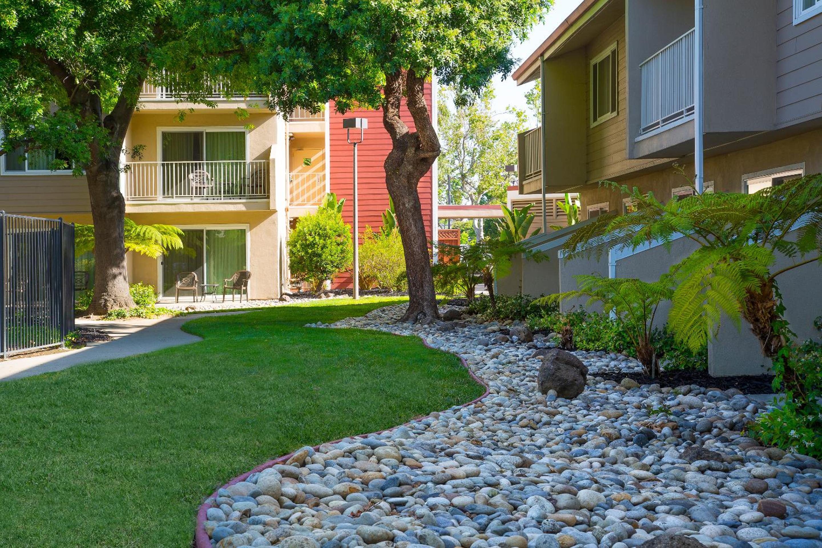 Best Western Plus Garden Court Inn - Property Image 3