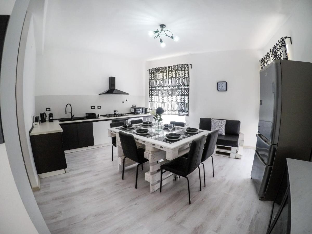Black&White guest house photo 1