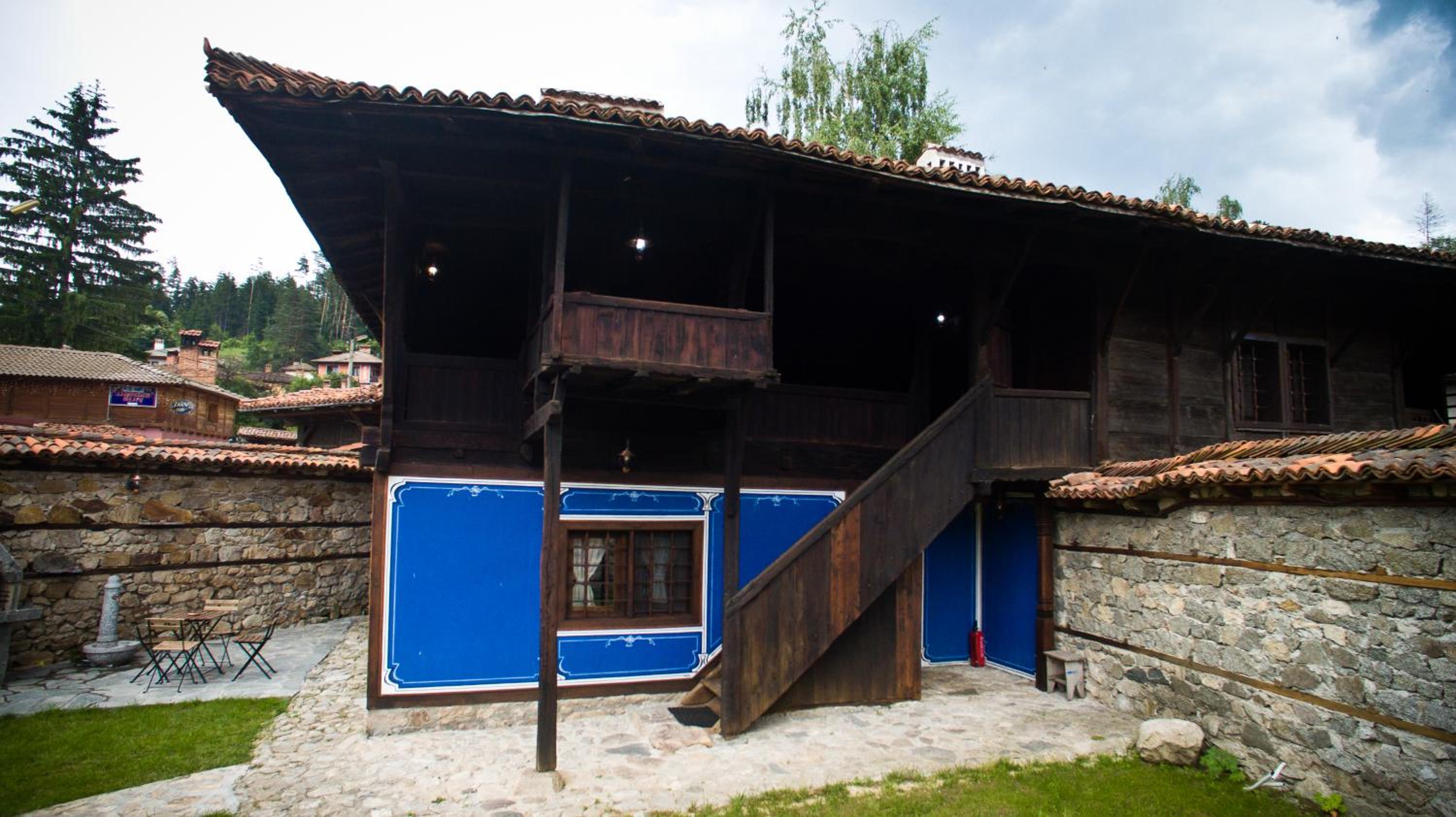 ЧОЛАКОВАТА КЪЩА