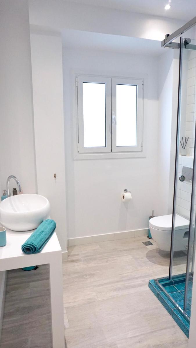Minimal Fresh Design Apt in Athens