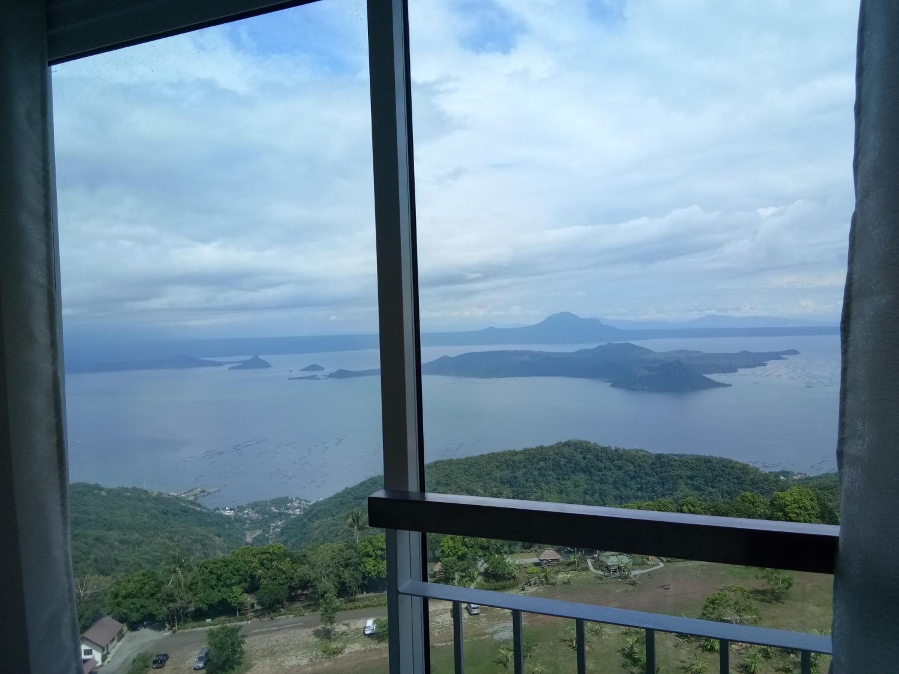 Taal Lake View Wind Residences by SMCo view 2
