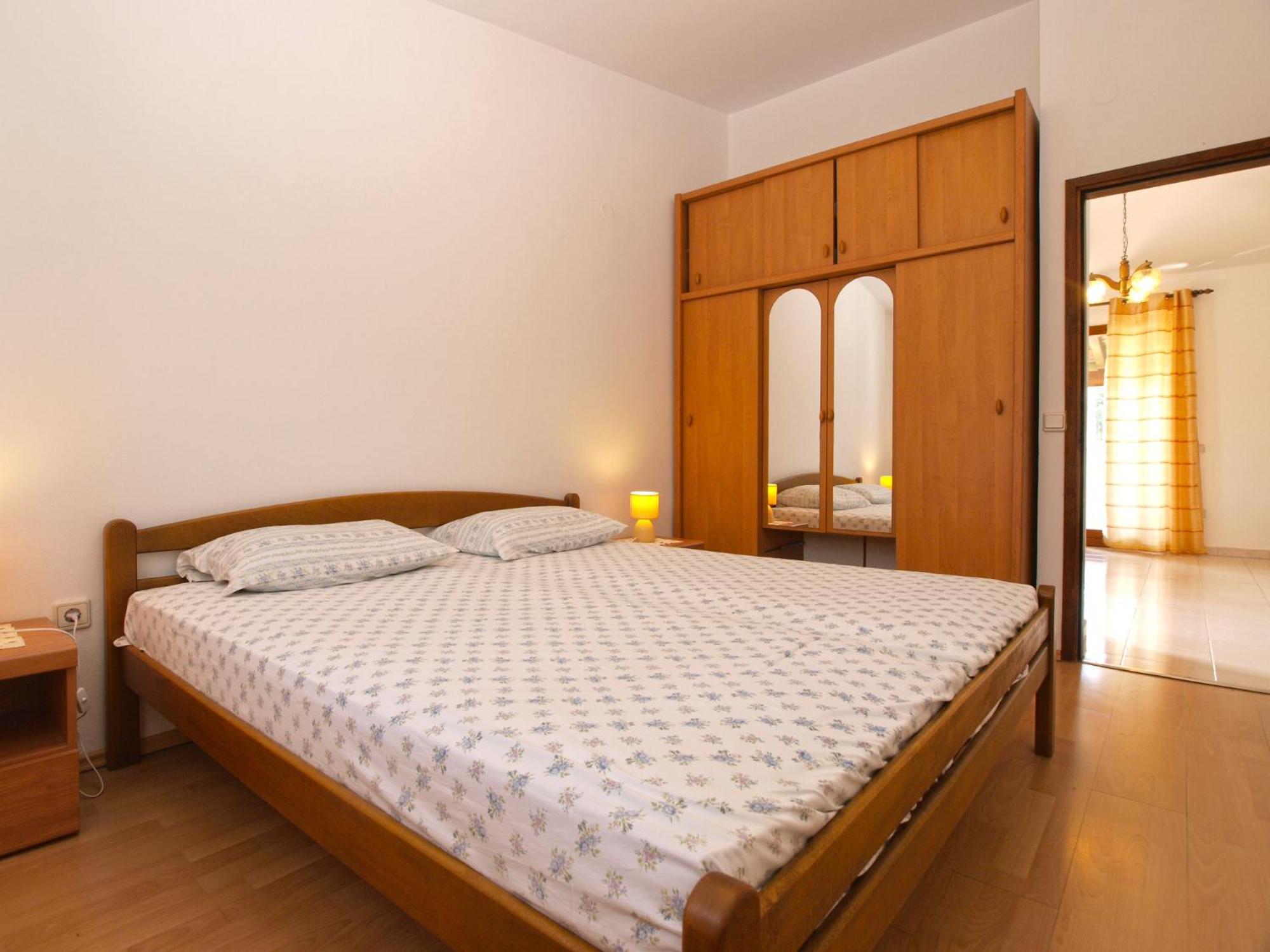 Apartments Luciano 1728 view 3