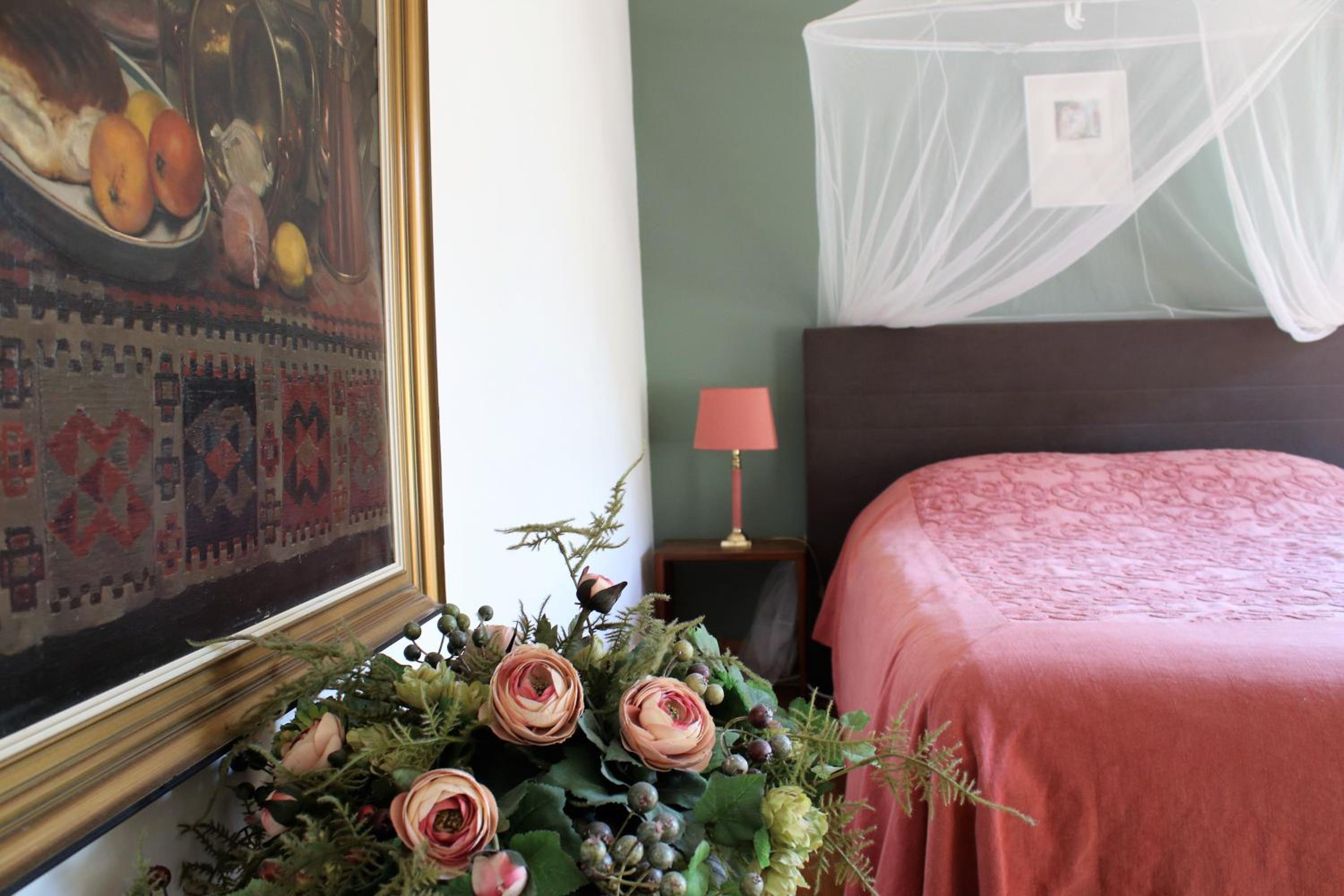 Apple Tree Cottage - charming home at beautiful canal in our idyllic garden view 5