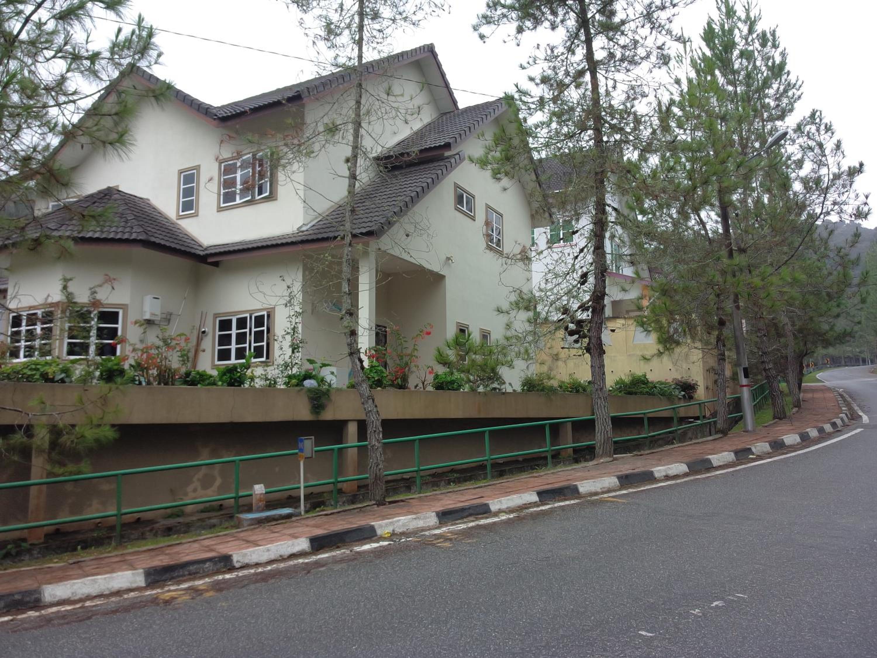 Cameron Highlands Muslim Apartment by AziziCameron