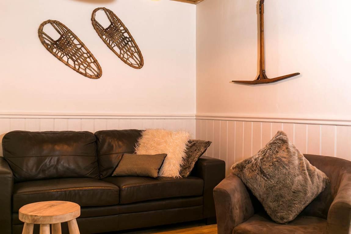Feathertop Alpine Lodge