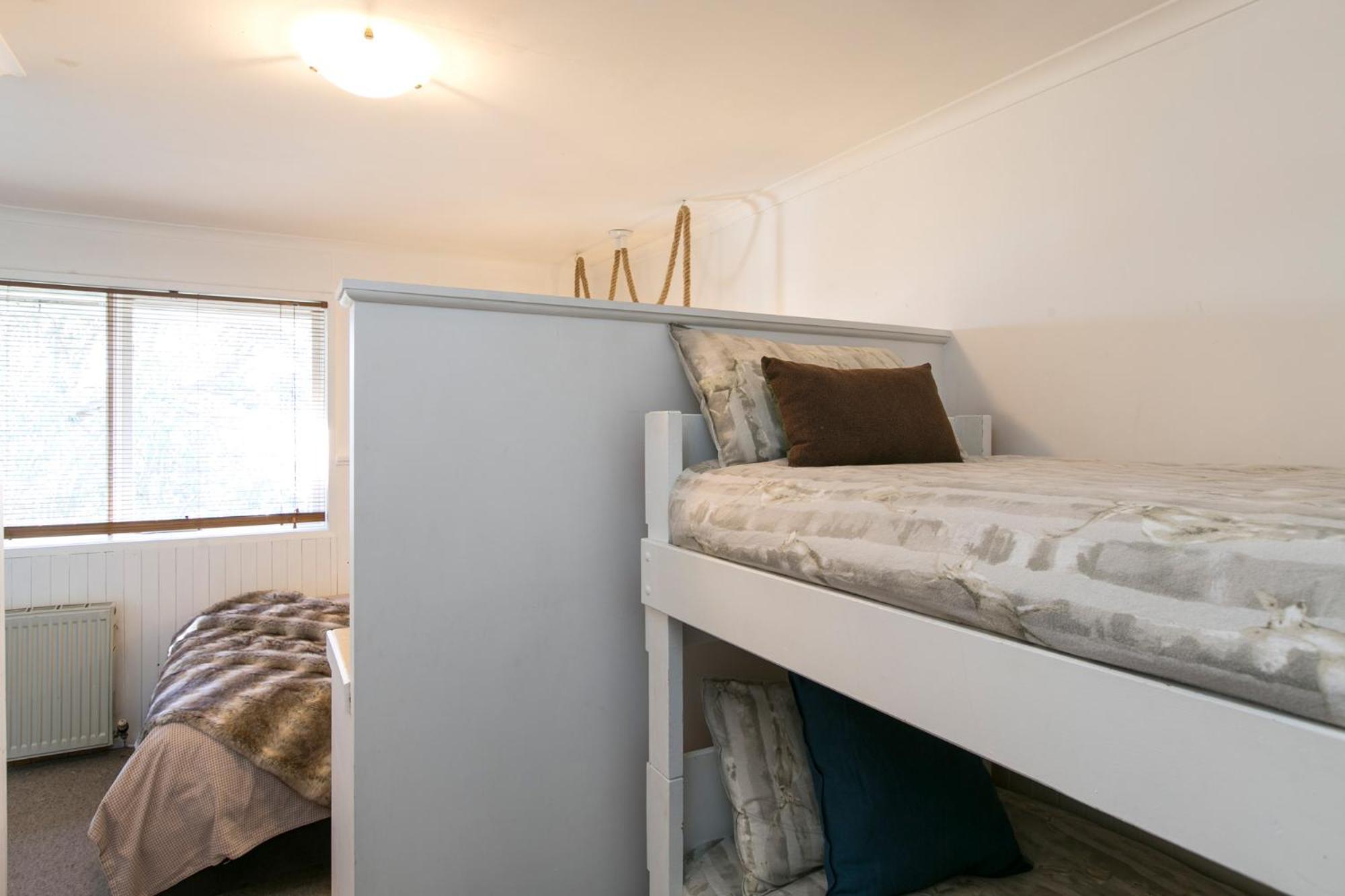 Feathertop Alpine Lodge