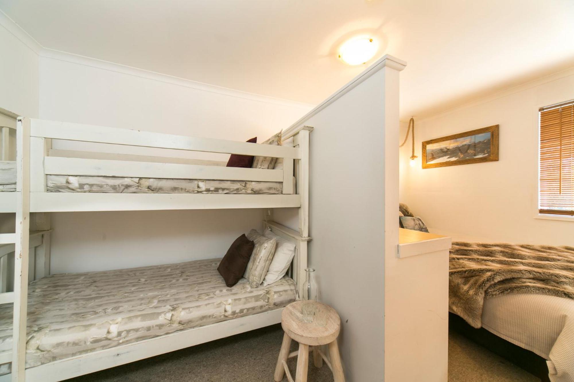 Feathertop Alpine Lodge