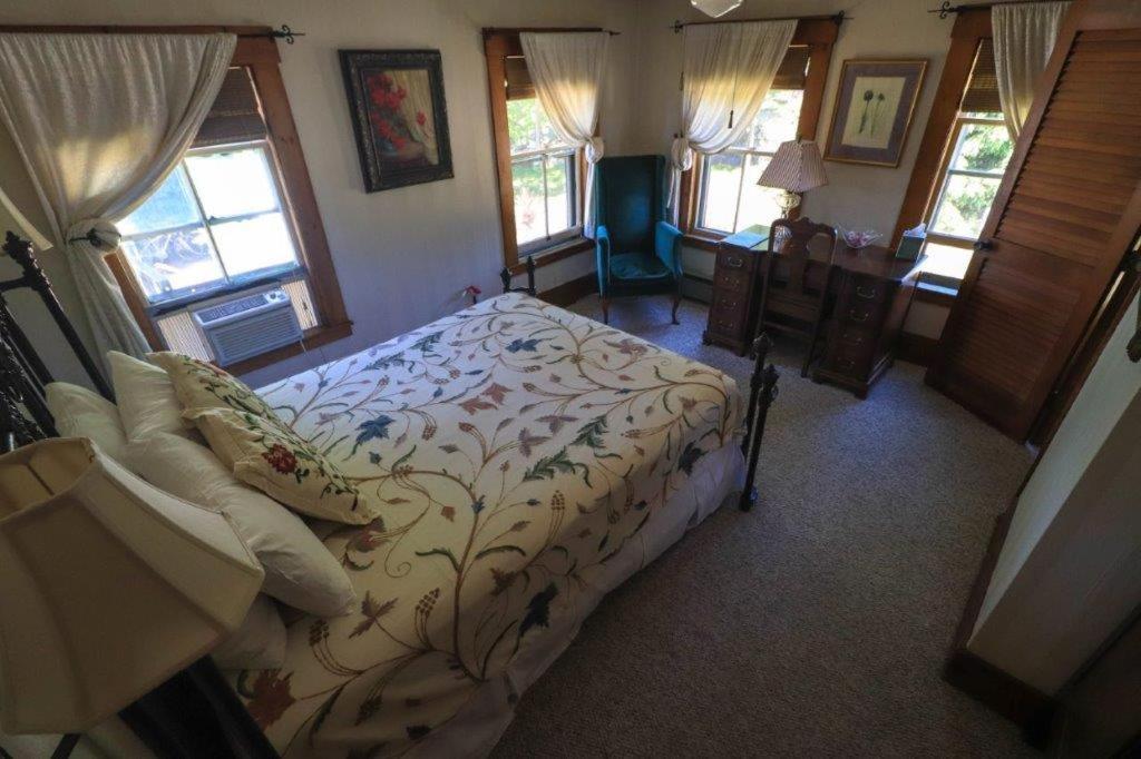 Follansbee Inn