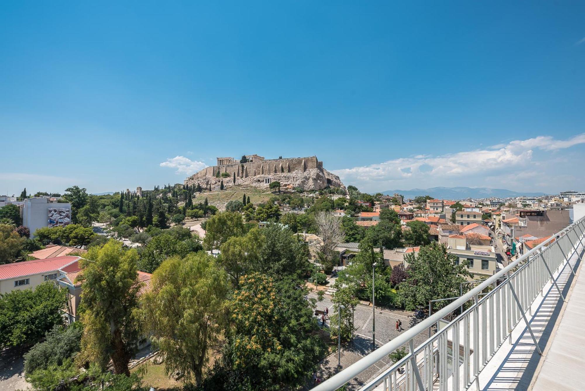 Splash of Glam II 10 Steps from Acropolis