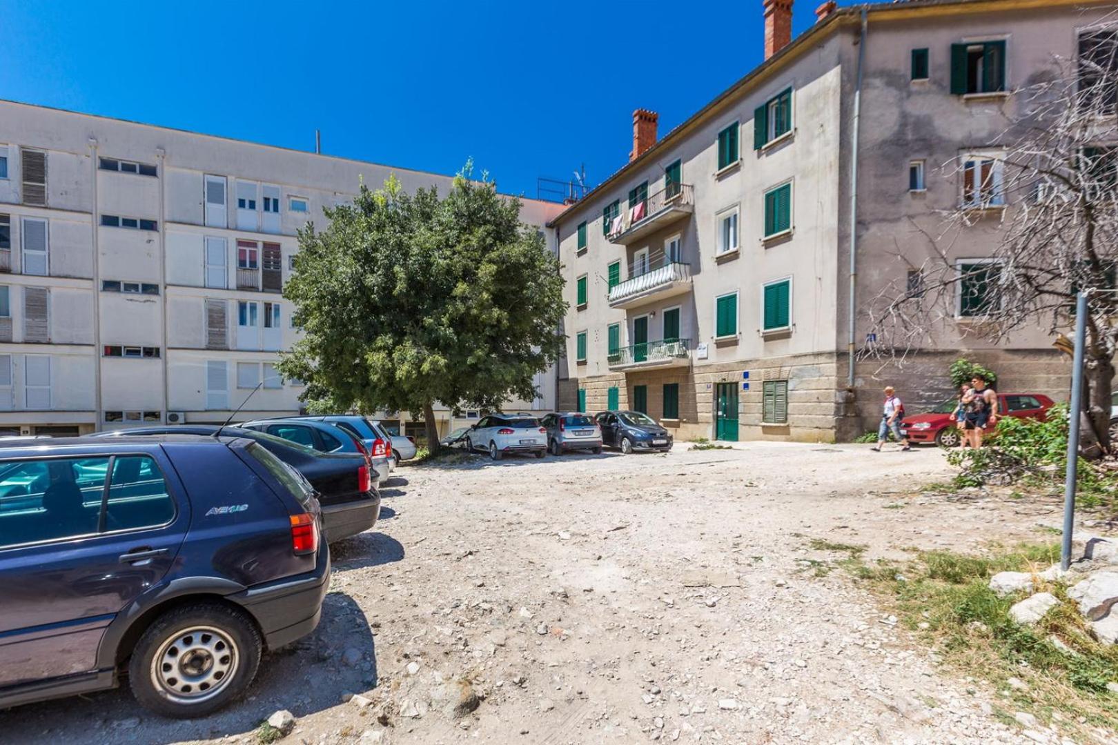 Forum 2BR apartment in old town view 3