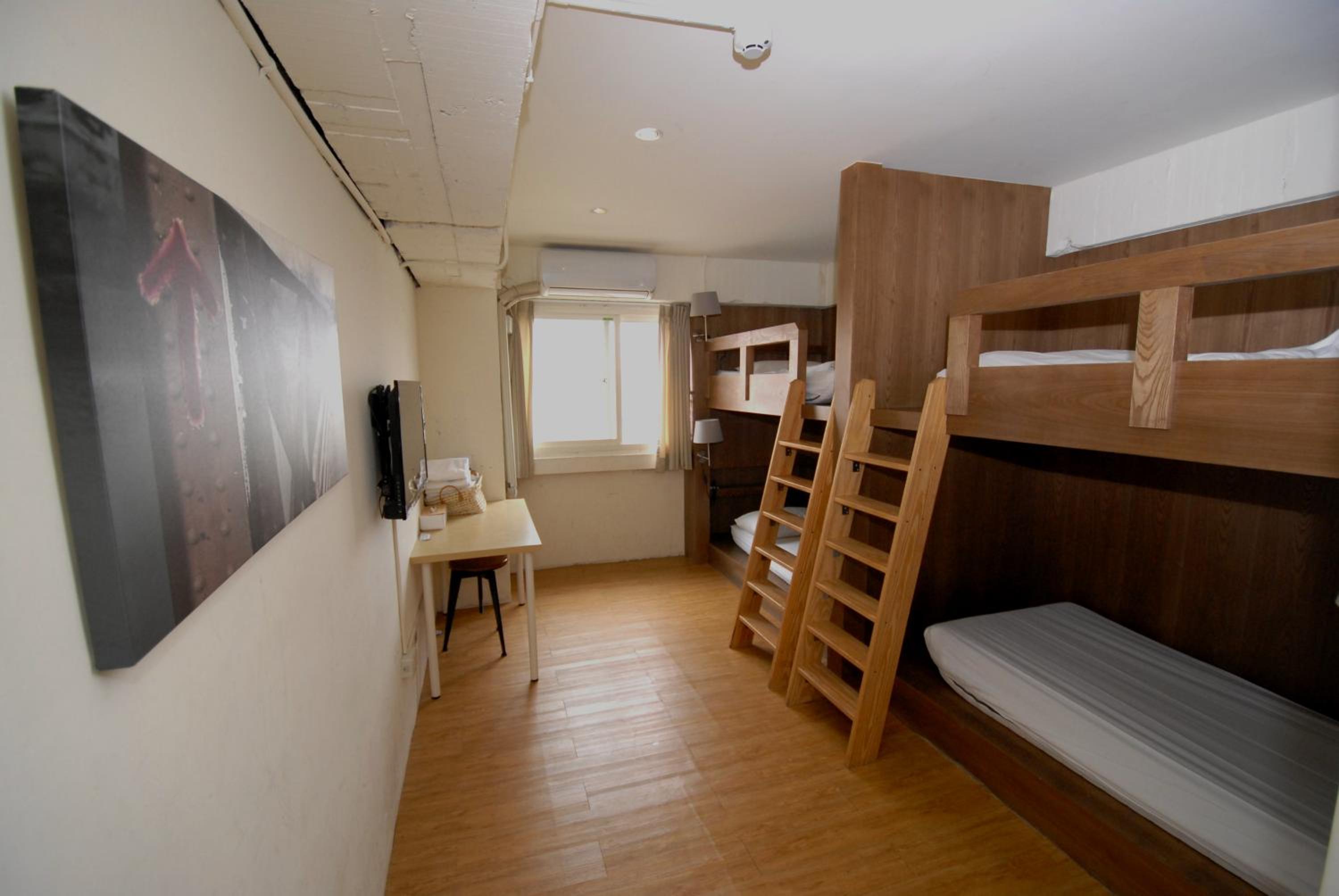 Mr. Lobster’s Secret Den design hostel