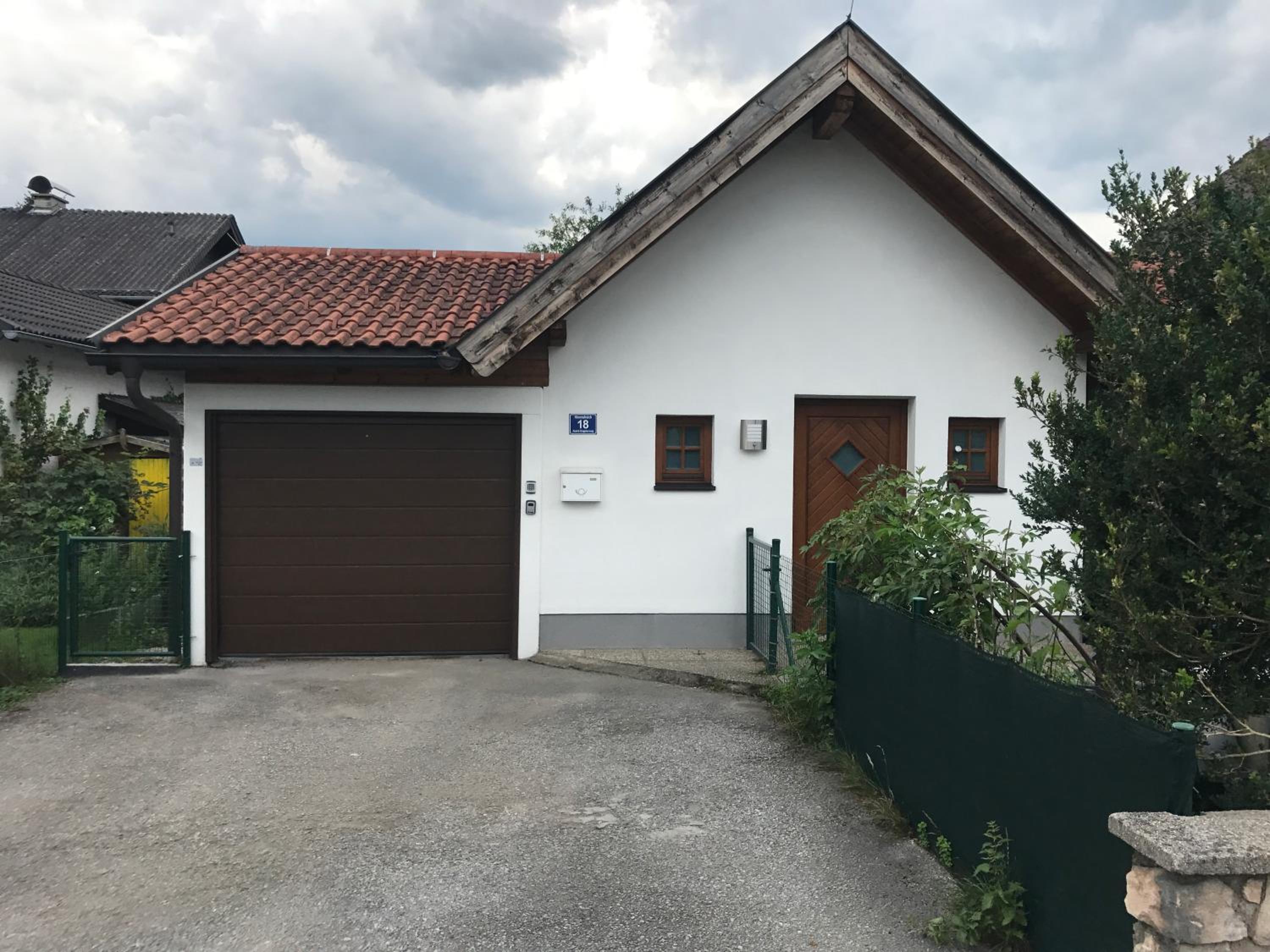 Knusperhaus mit Garten view 2