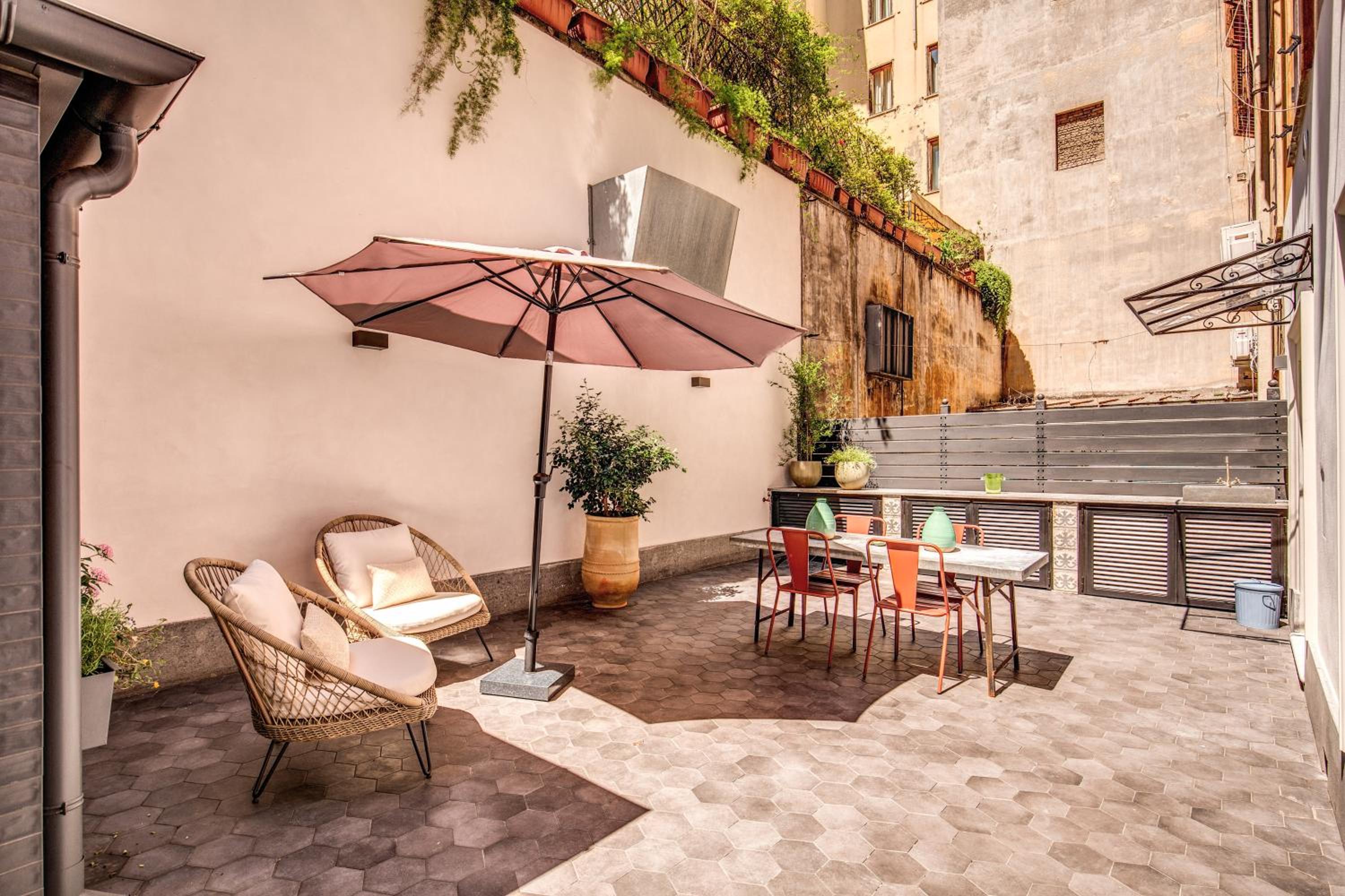 DeCharme apartment with terrace in Monti
