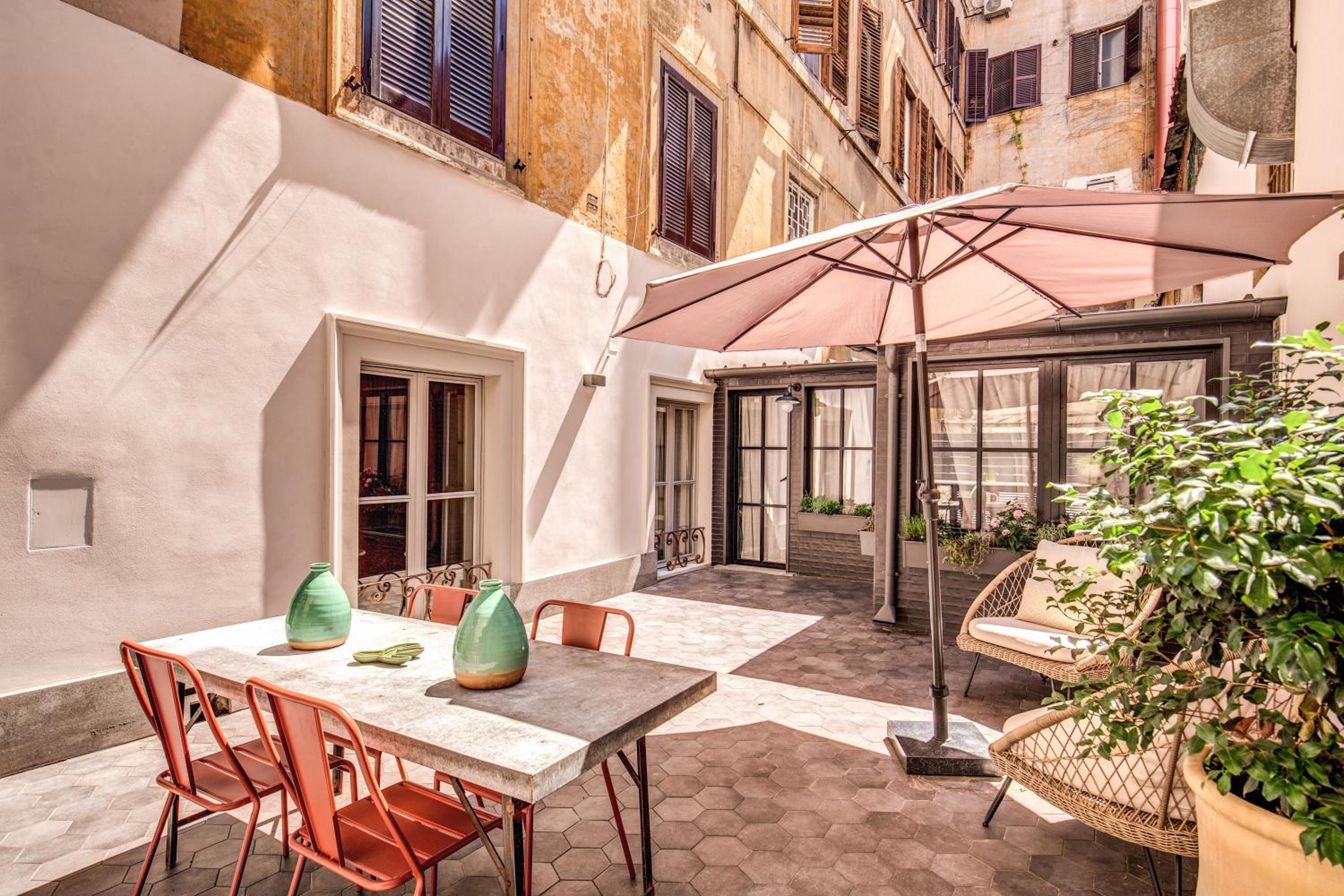 DeCharme apartment with terrace in Monti