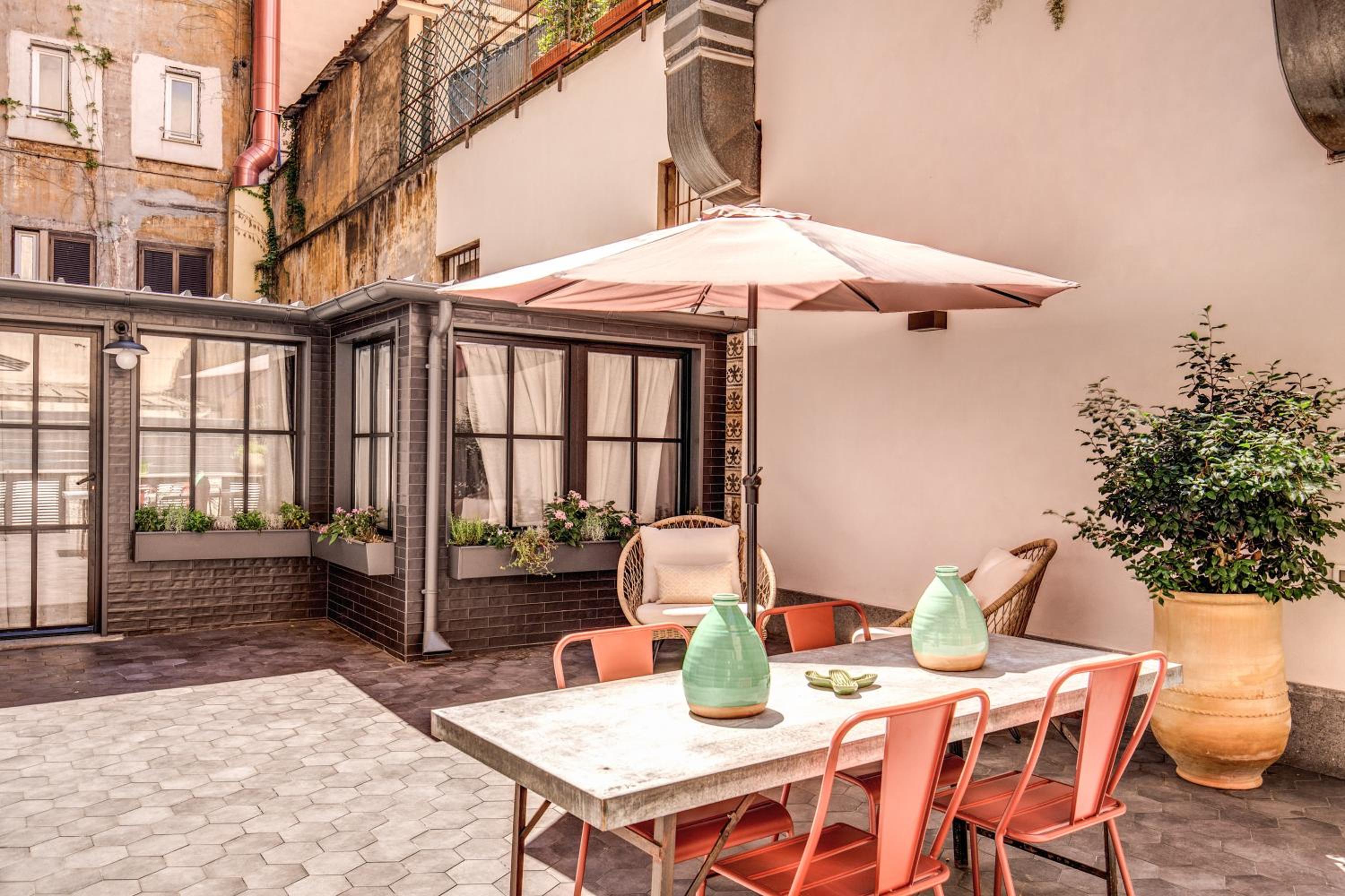 DeCharme apartment with terrace in Monti