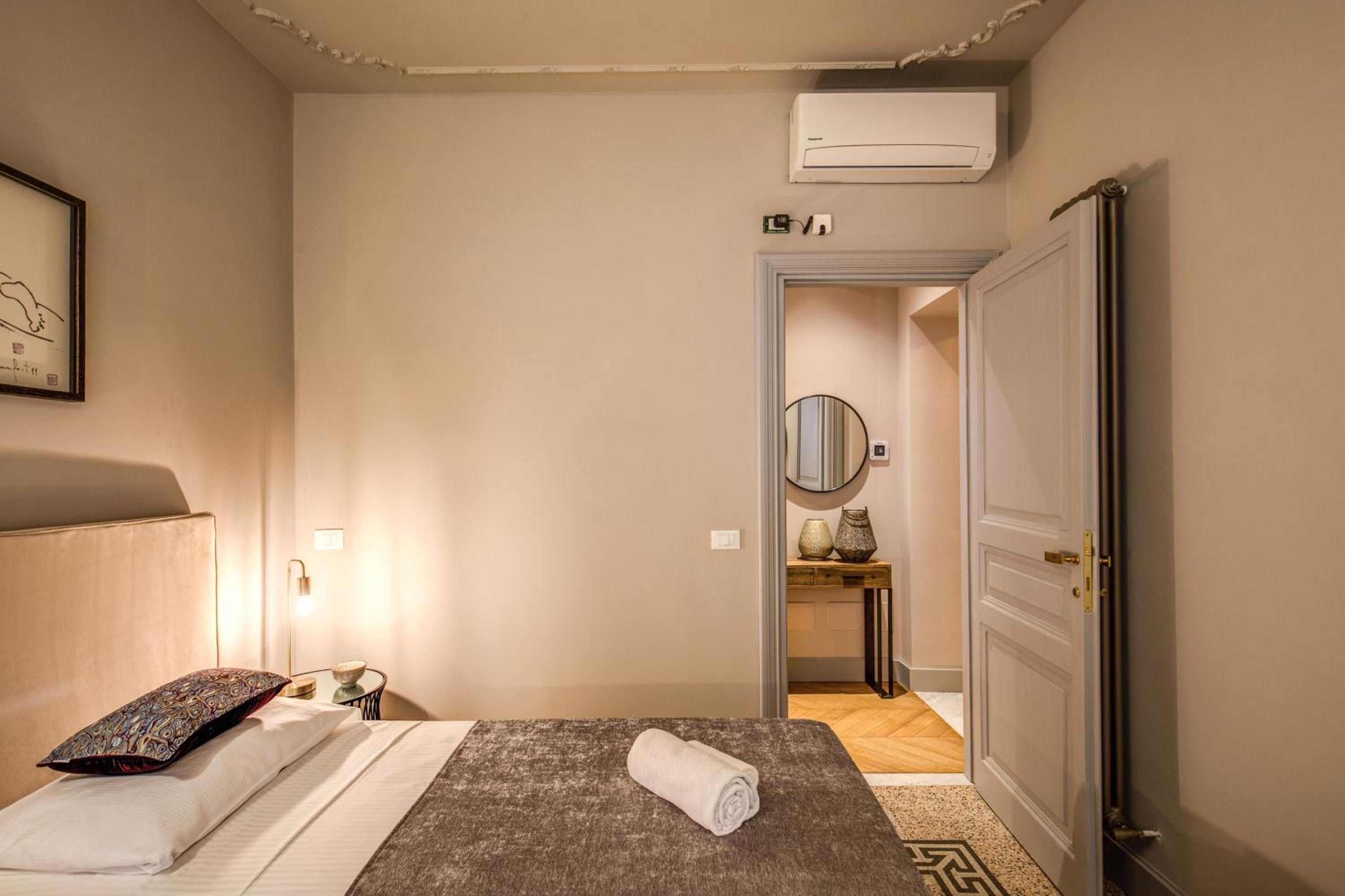 DeCharme apartment with terrace in Monti