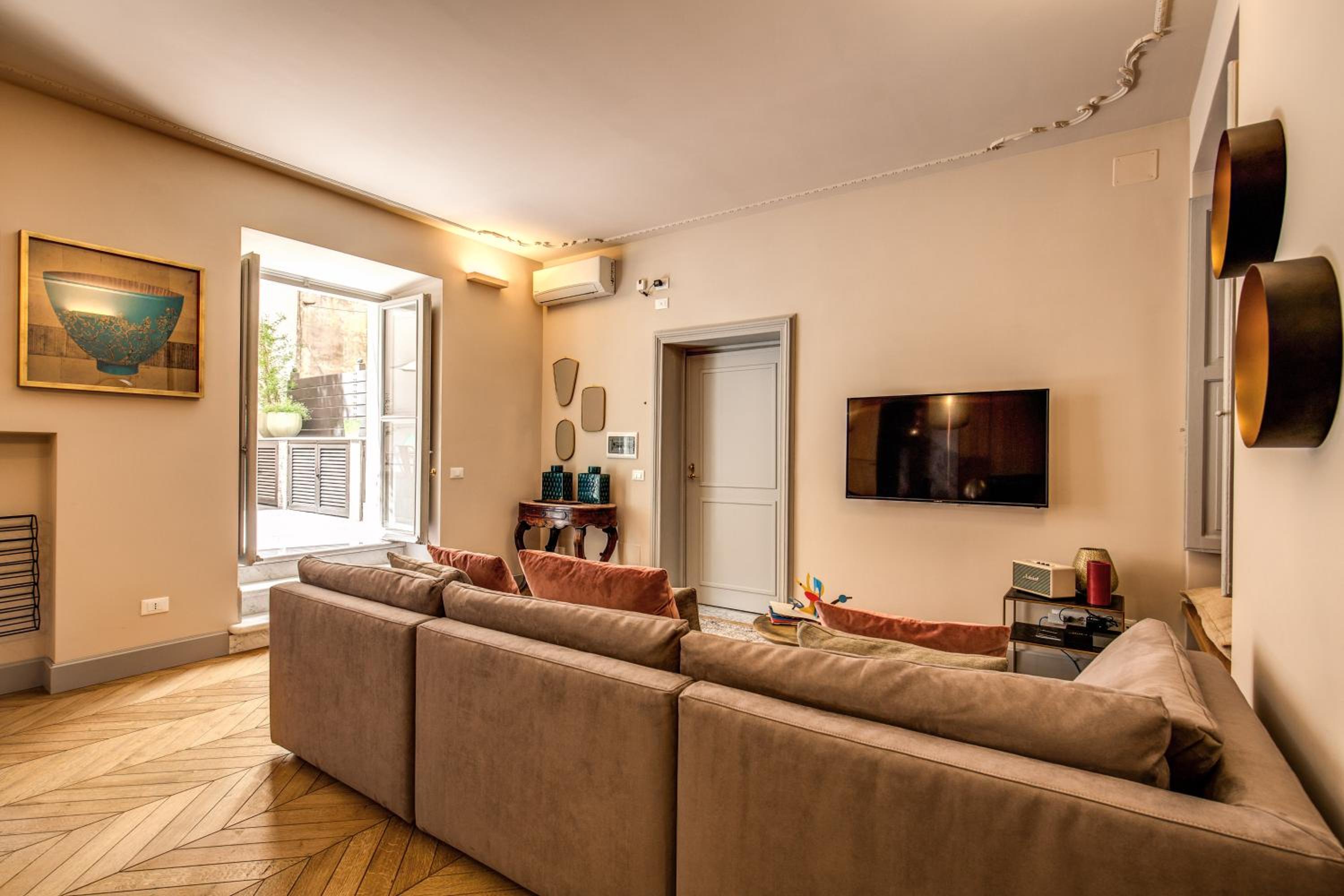 DeCharme apartment with terrace in Monti