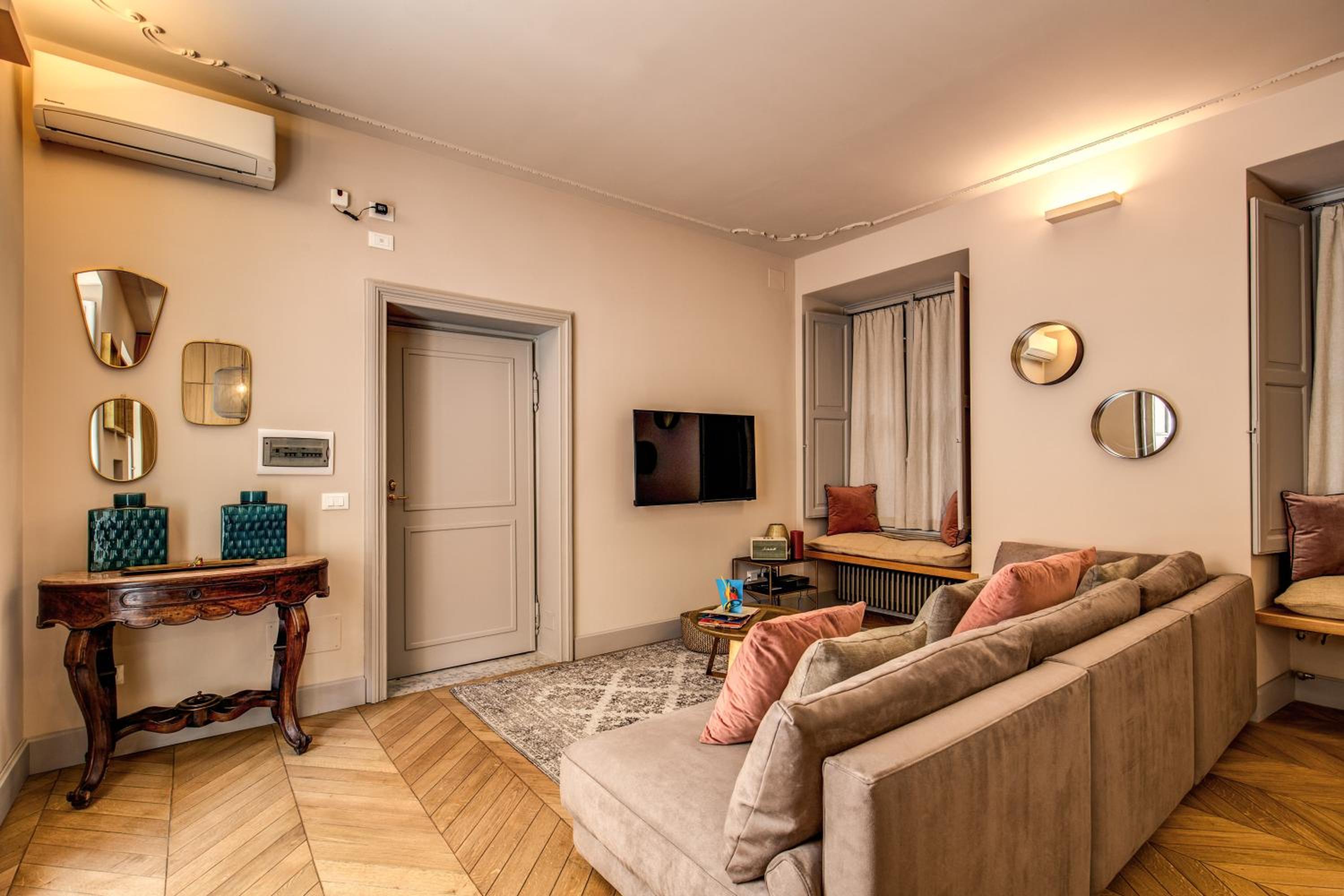 DeCharme apartment with terrace in Monti