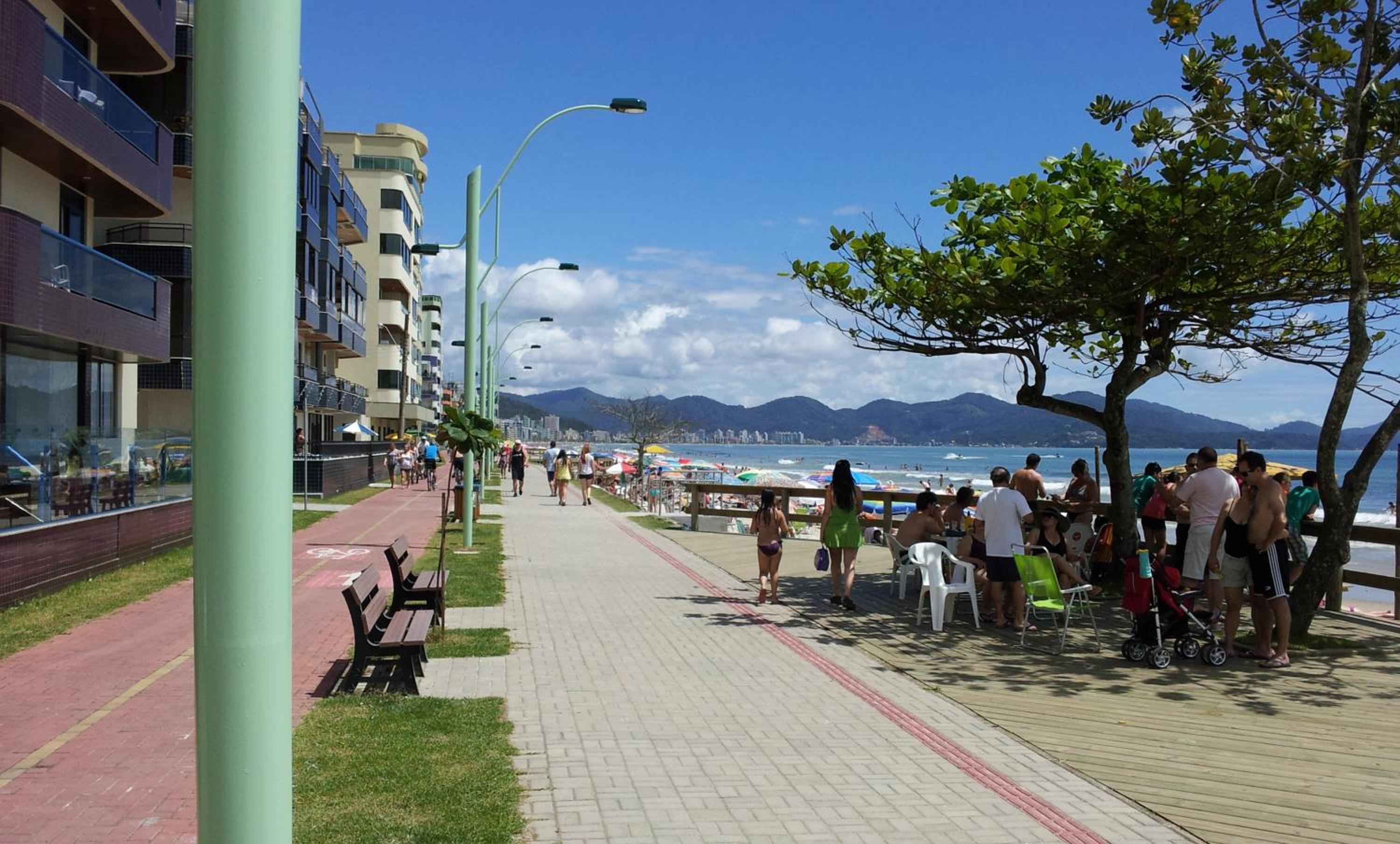 Lindo Apto Itapema Meia Praia Frente ao Mar, 6 pessoas, alto padrão view 2