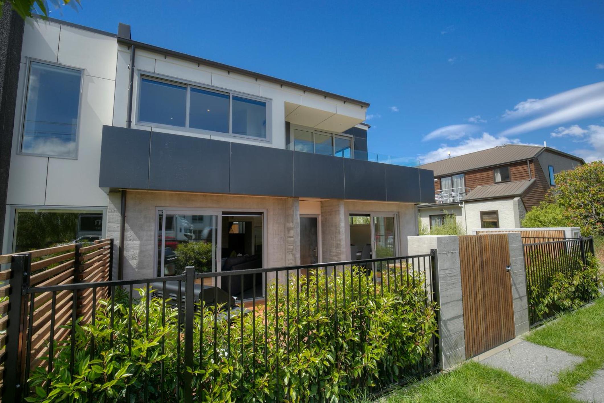 Diamond Luxury Central Queenstown view 3