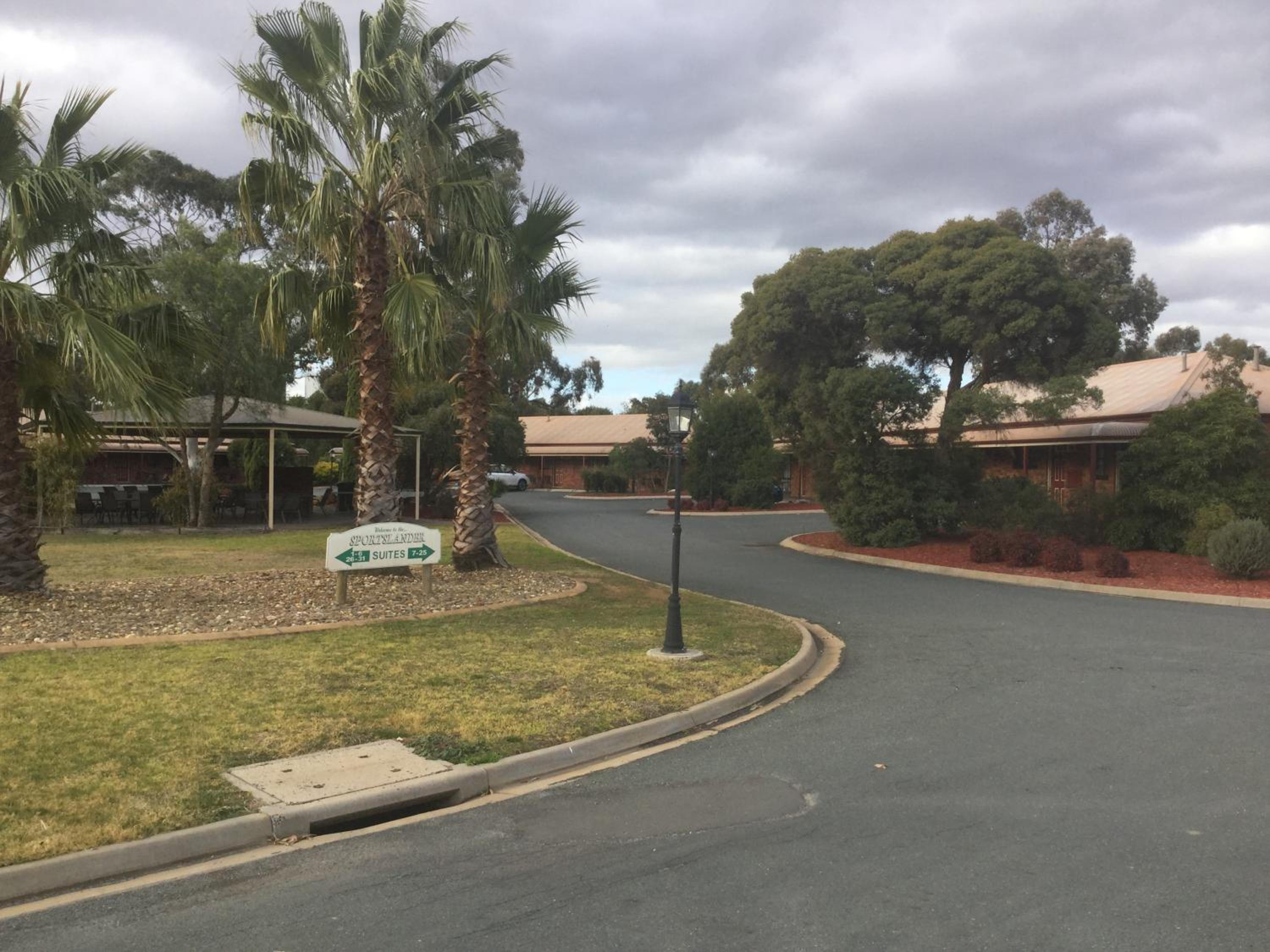 Sportslander Motor Inn