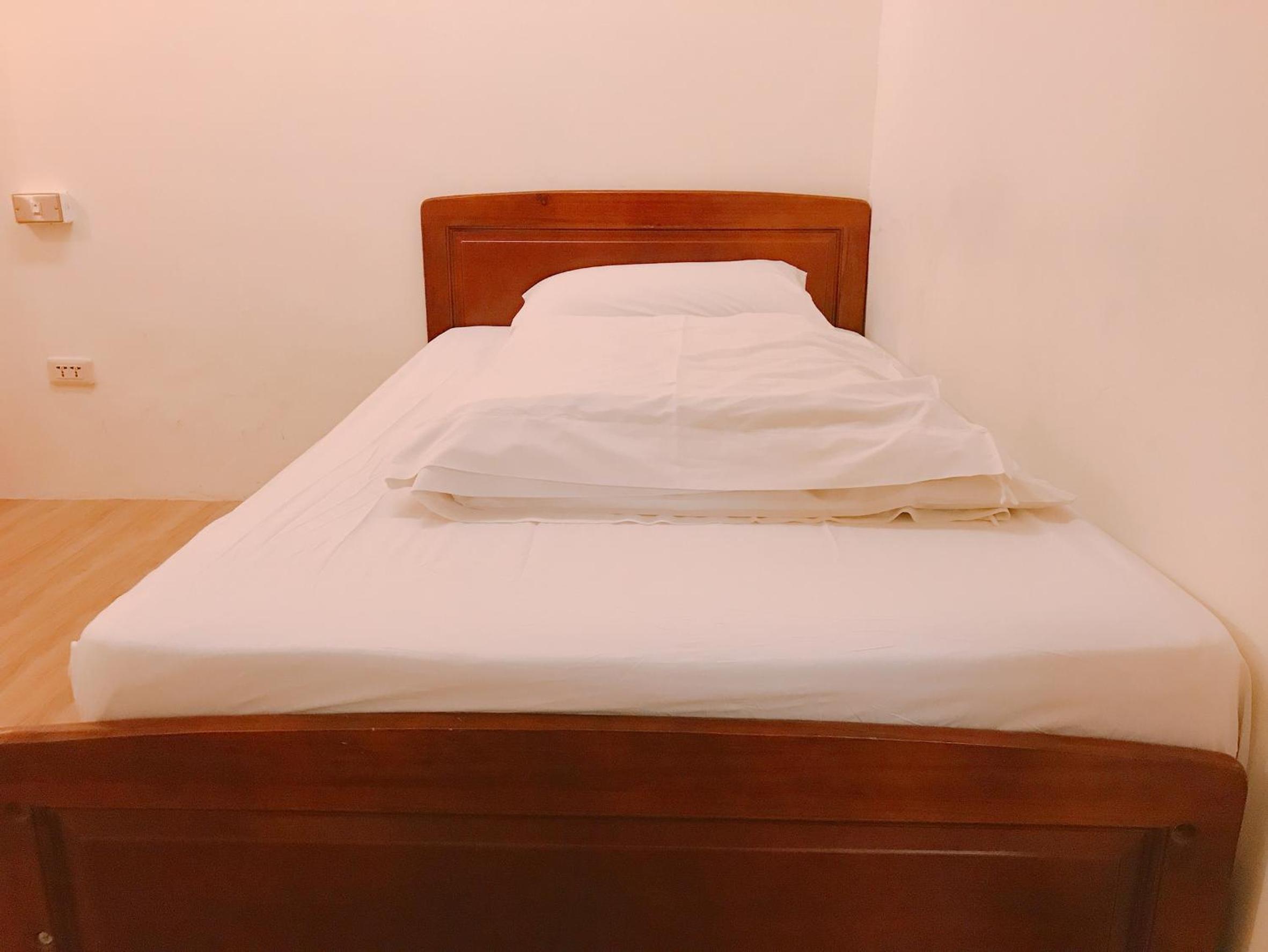 Mr. Lobster’s Secret Den design hostel
