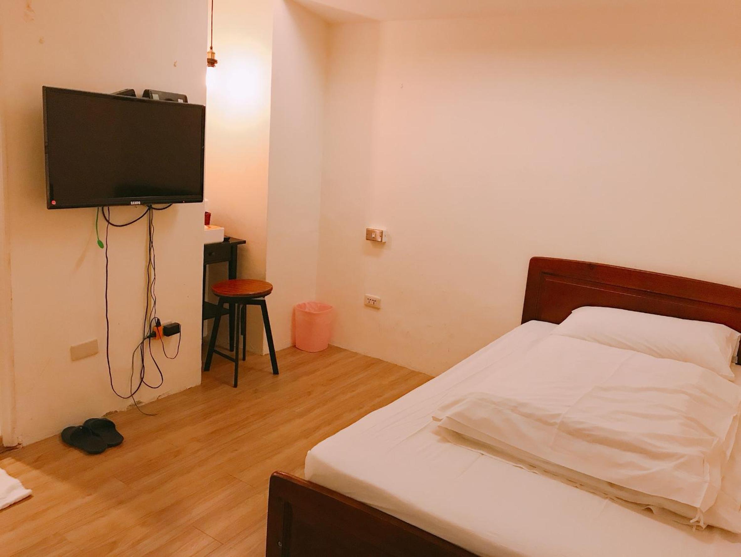 Mr. Lobster’s Secret Den design hostel
