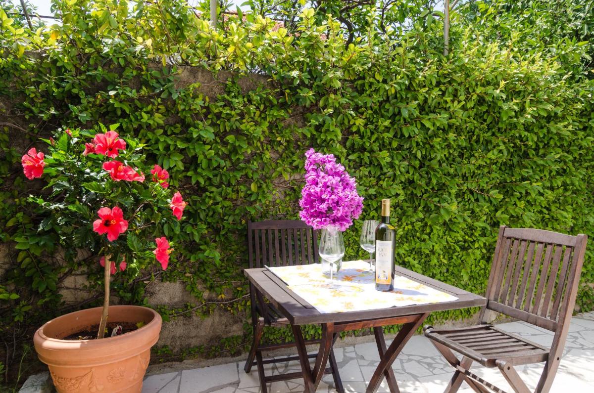 Wisteria Apartment