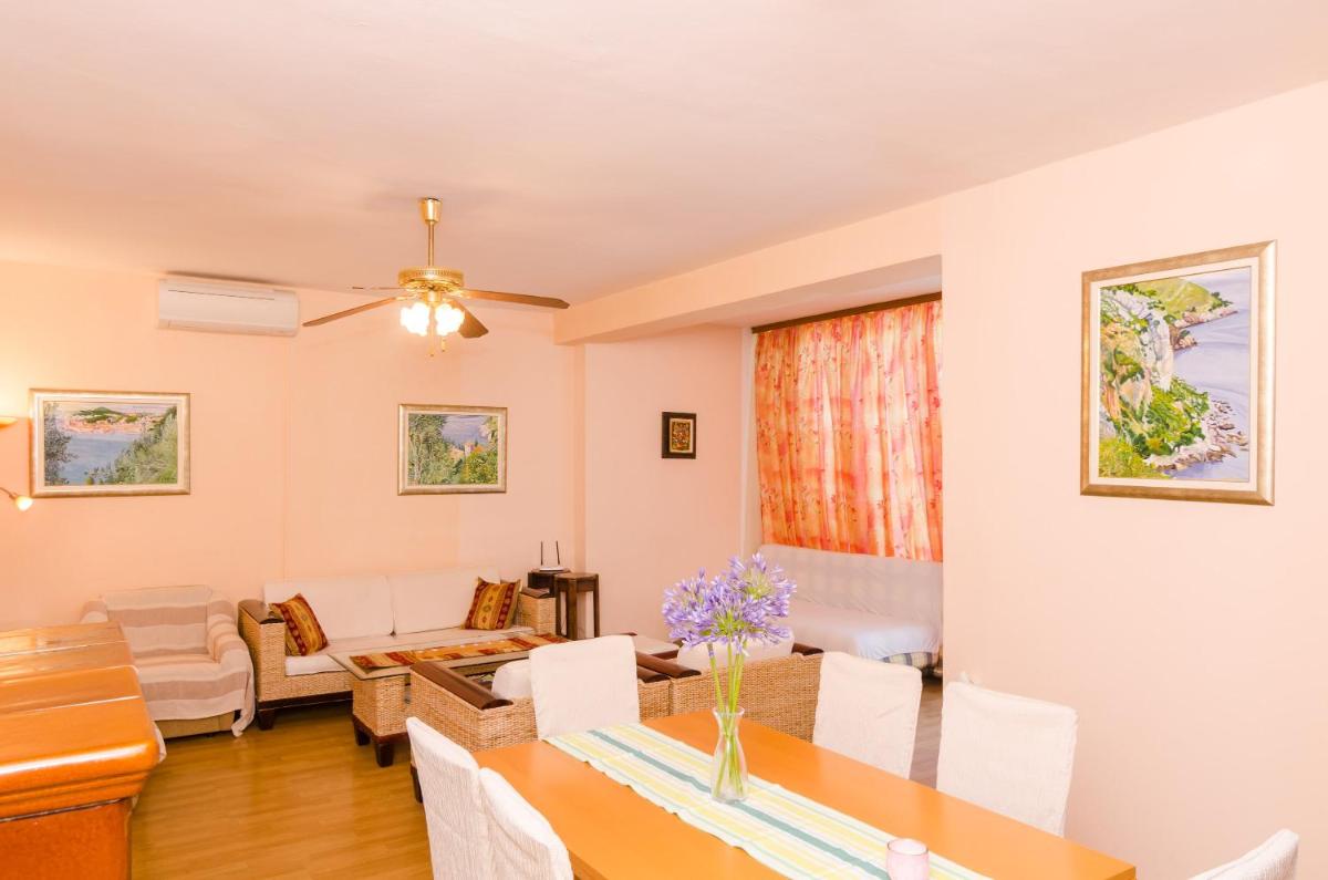 Wisteria Apartment