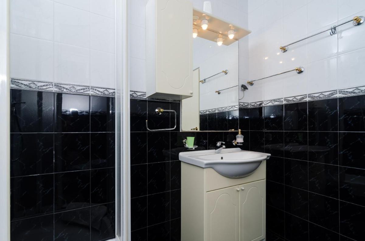 Wisteria Apartment