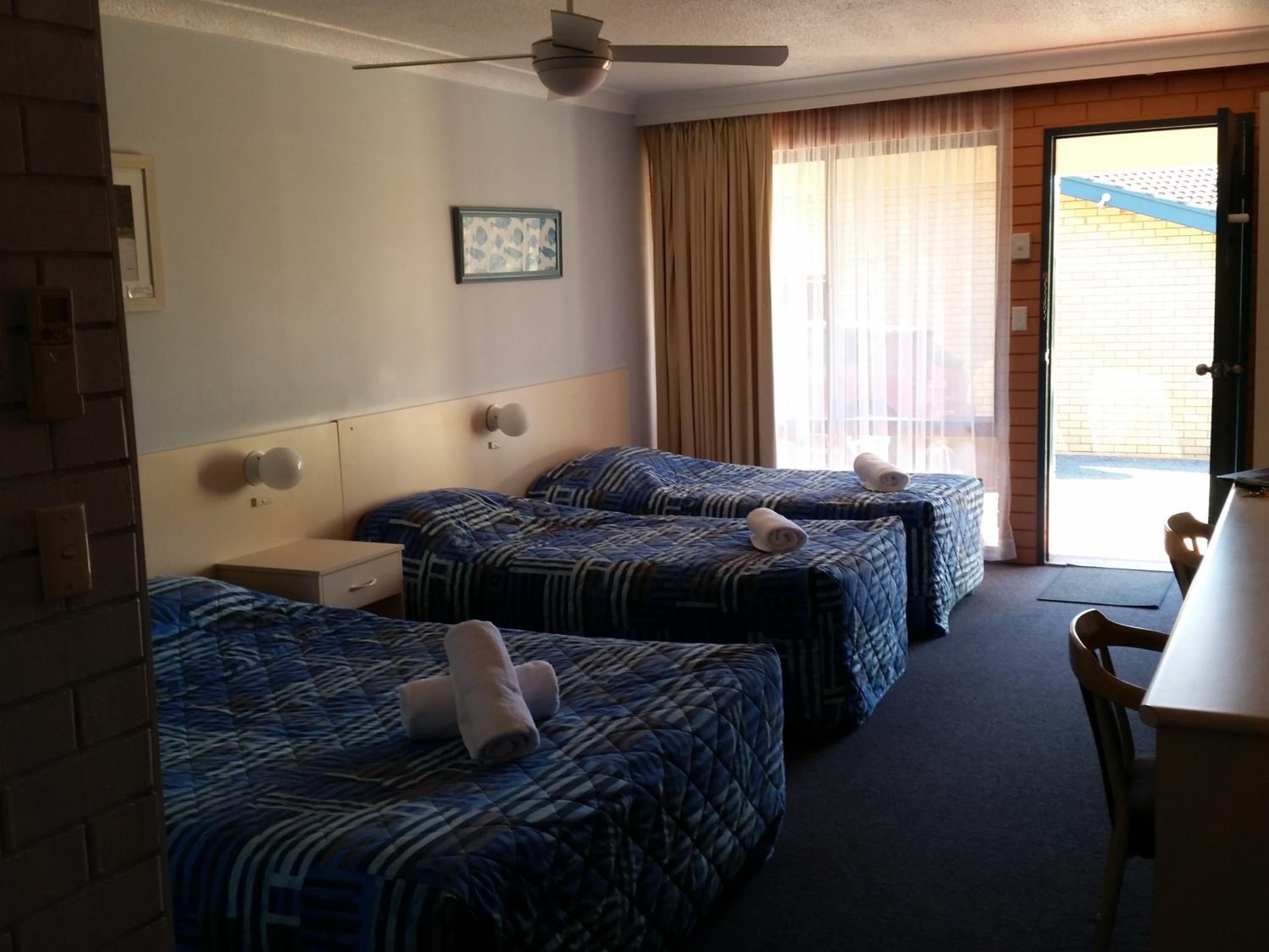 Dolphins Motel