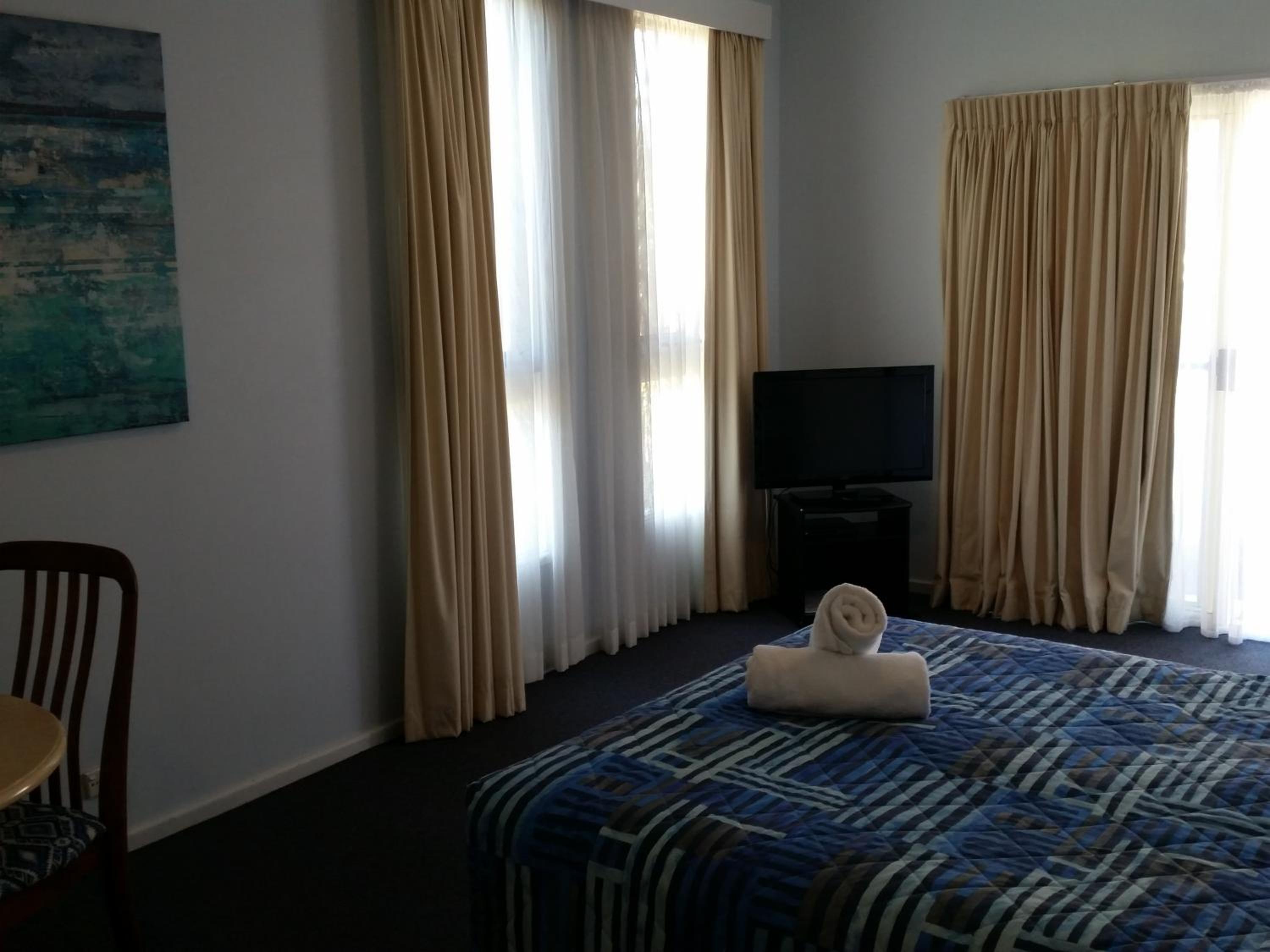Dolphins Motel