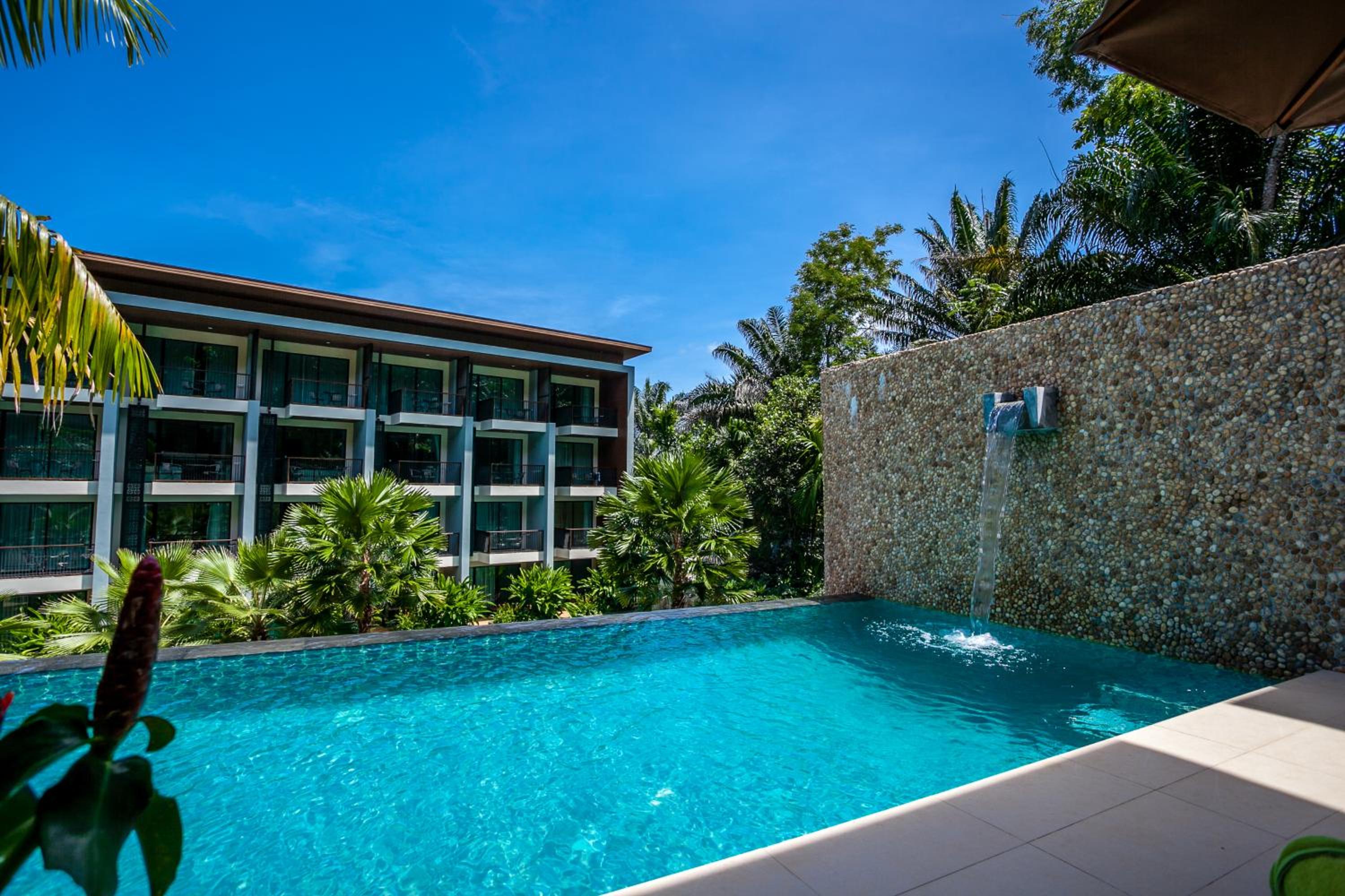 HULA HULA RESORT l truly tropical and fun wellness
