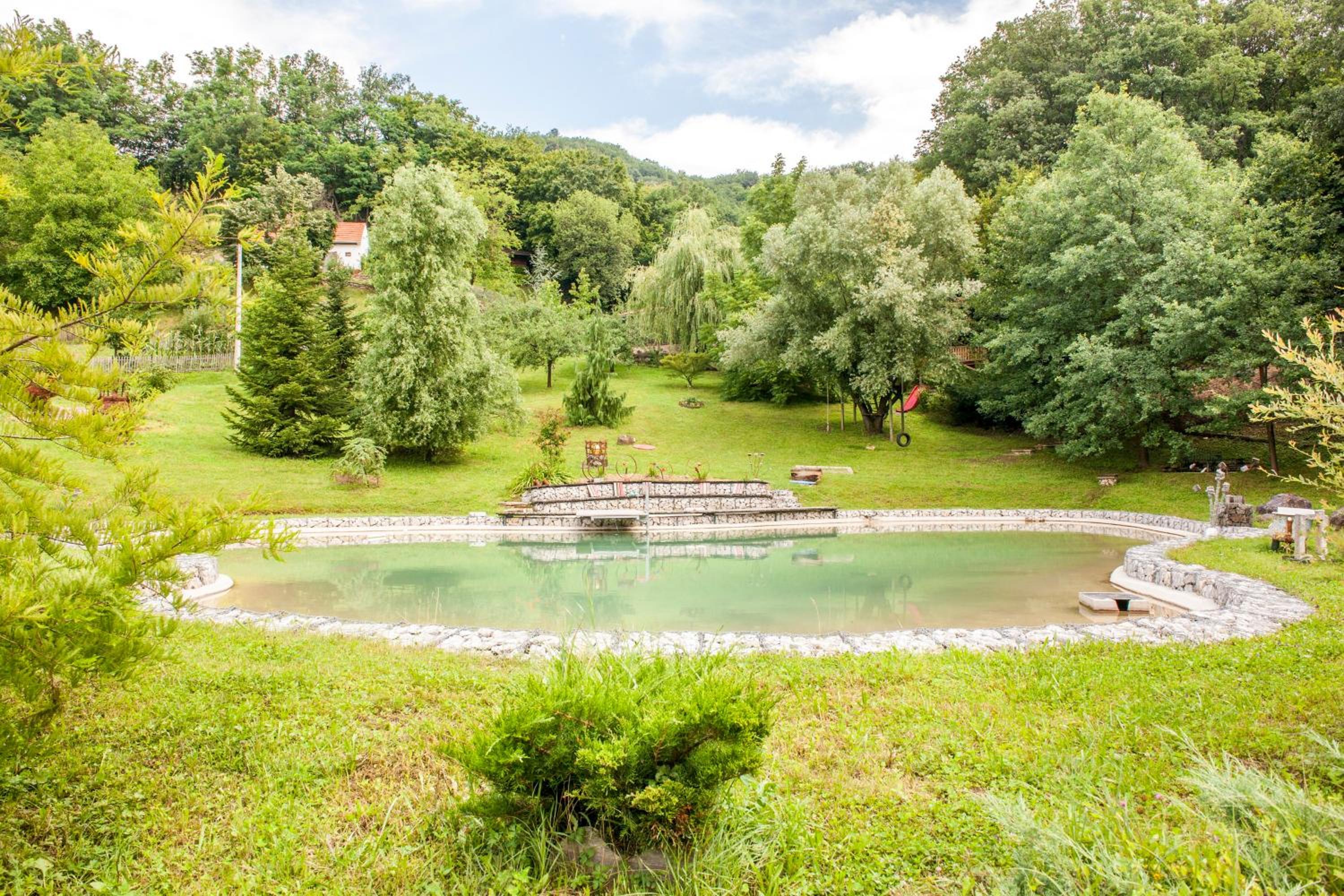 Country house with a pool in Medvednica Nature Park