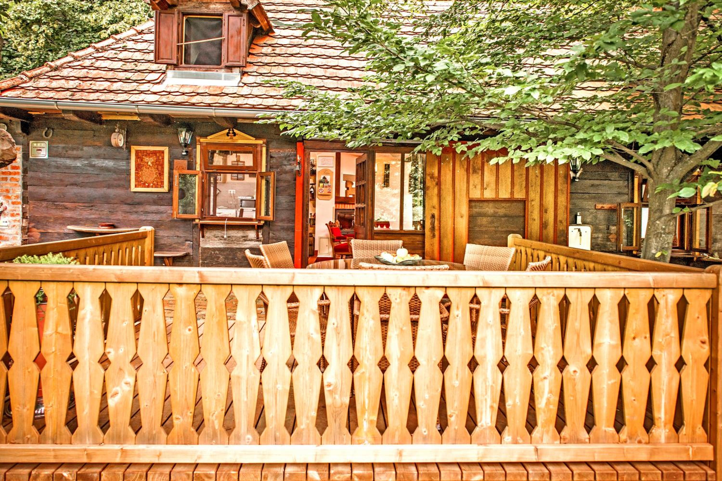 Country house with a pool in Medvednica Nature Park