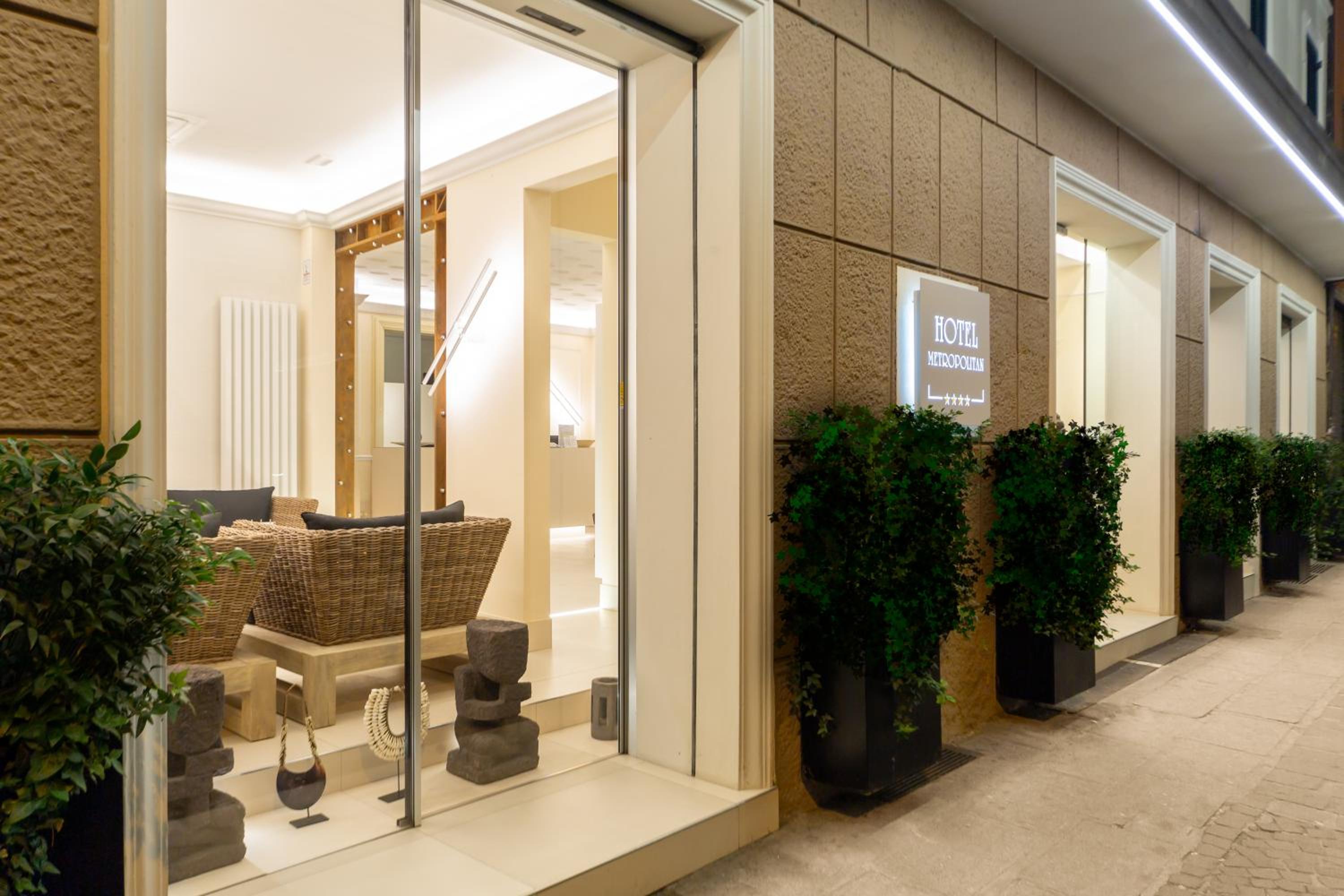 Hotel Metropolitan - Image 1