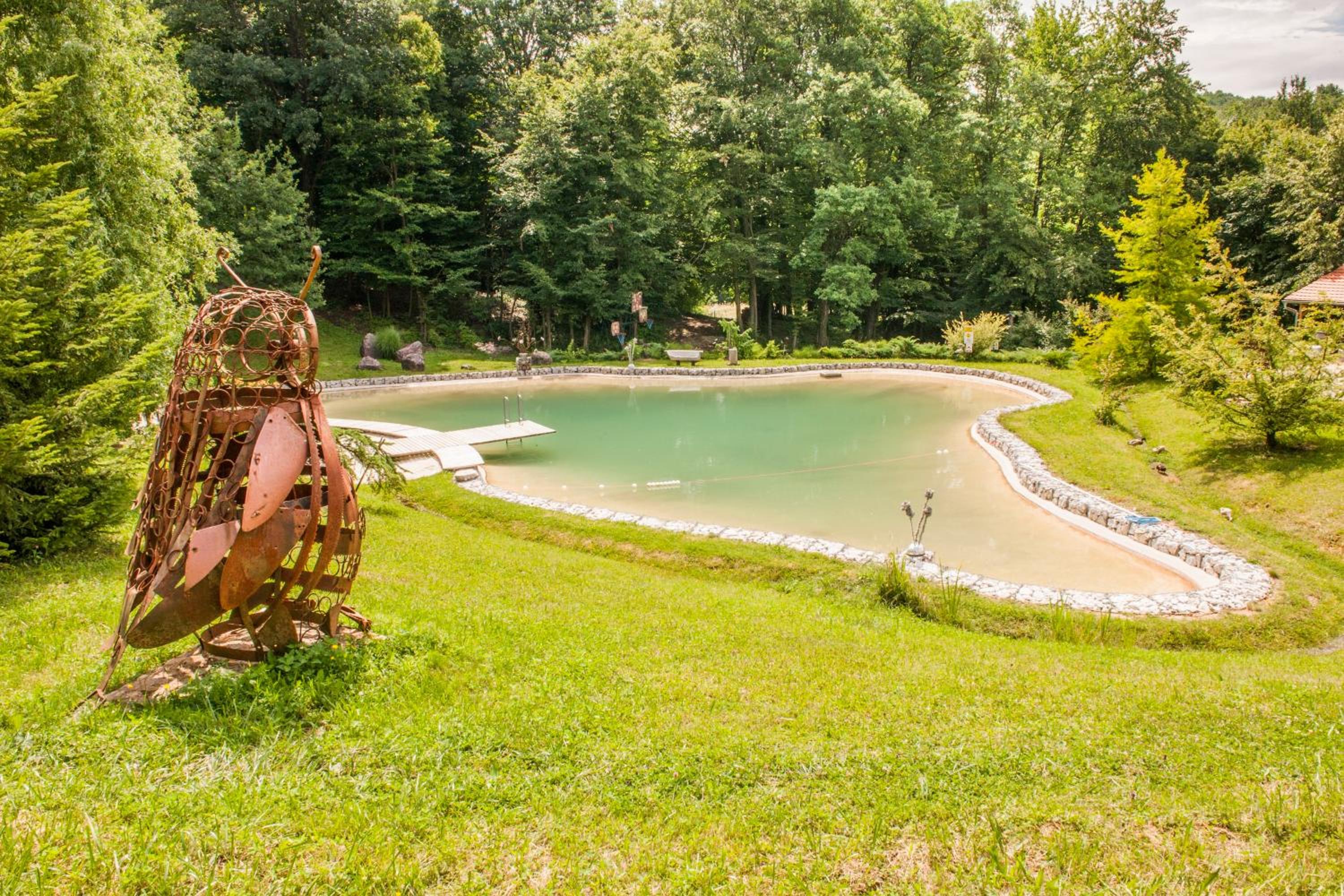 Country house with a pool in Medvednica Nature Park