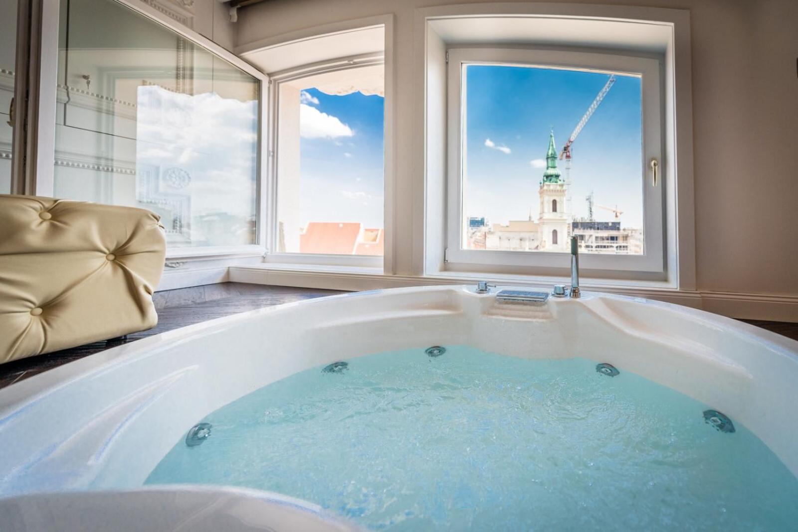Skyline View Penthouses view 3