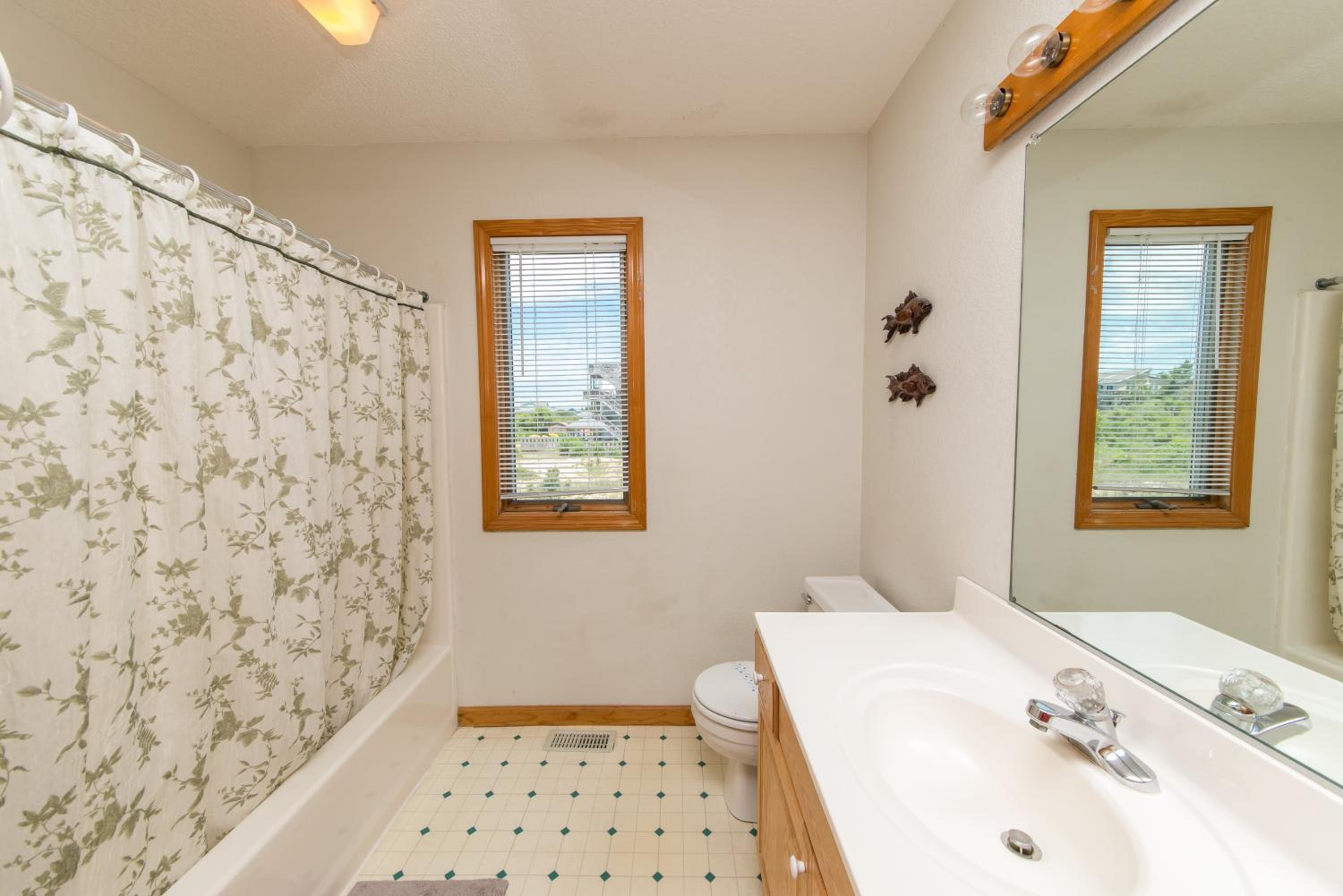 Carolina Moon - Corolla, Whalehead, 50 Yards to Beach, Ocean View, Hot Tub, Fireplace, Pets OK view 4